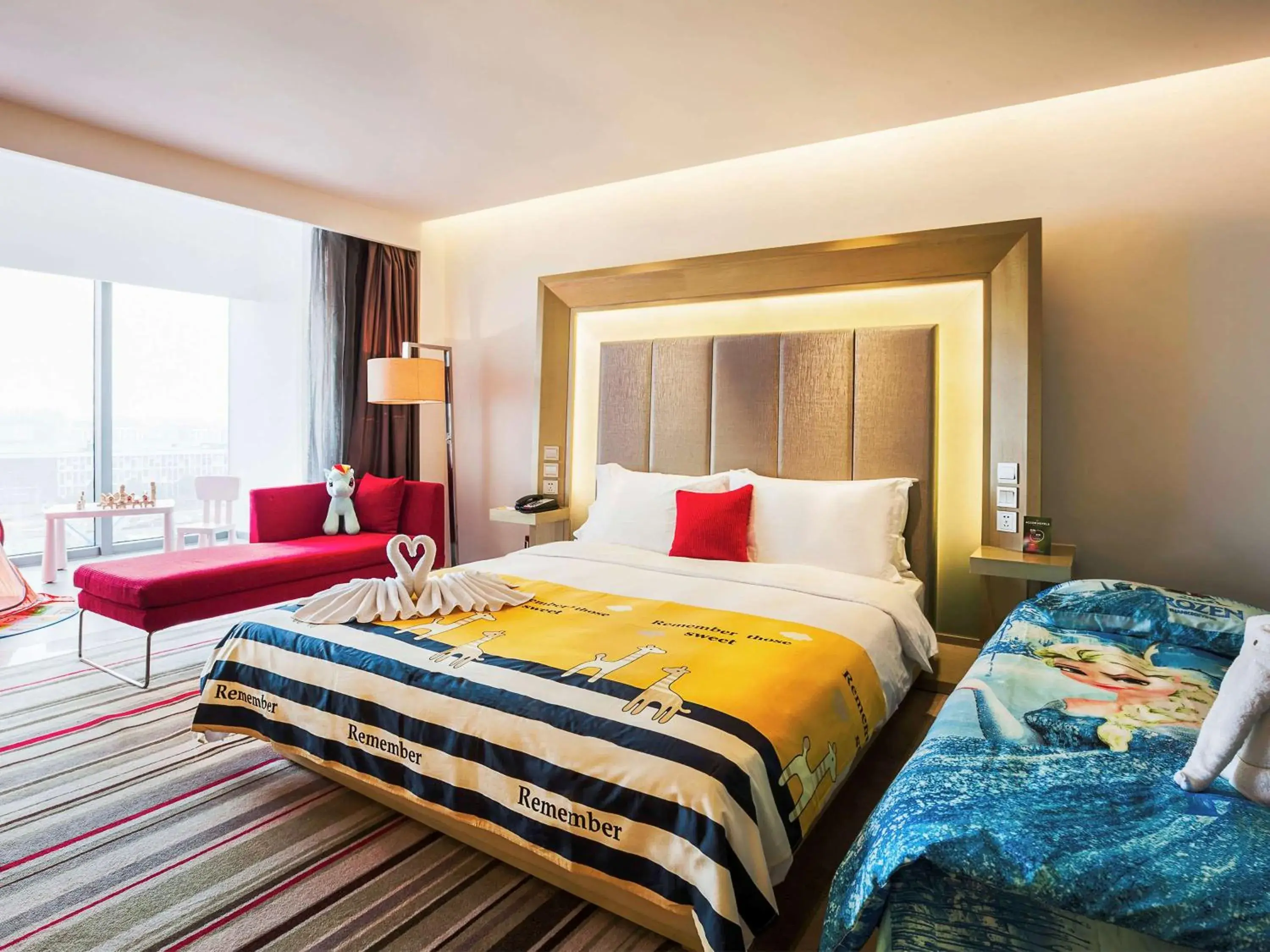 Photo of the whole room, Bed in Novotel Nanjing East Suning Galaxy