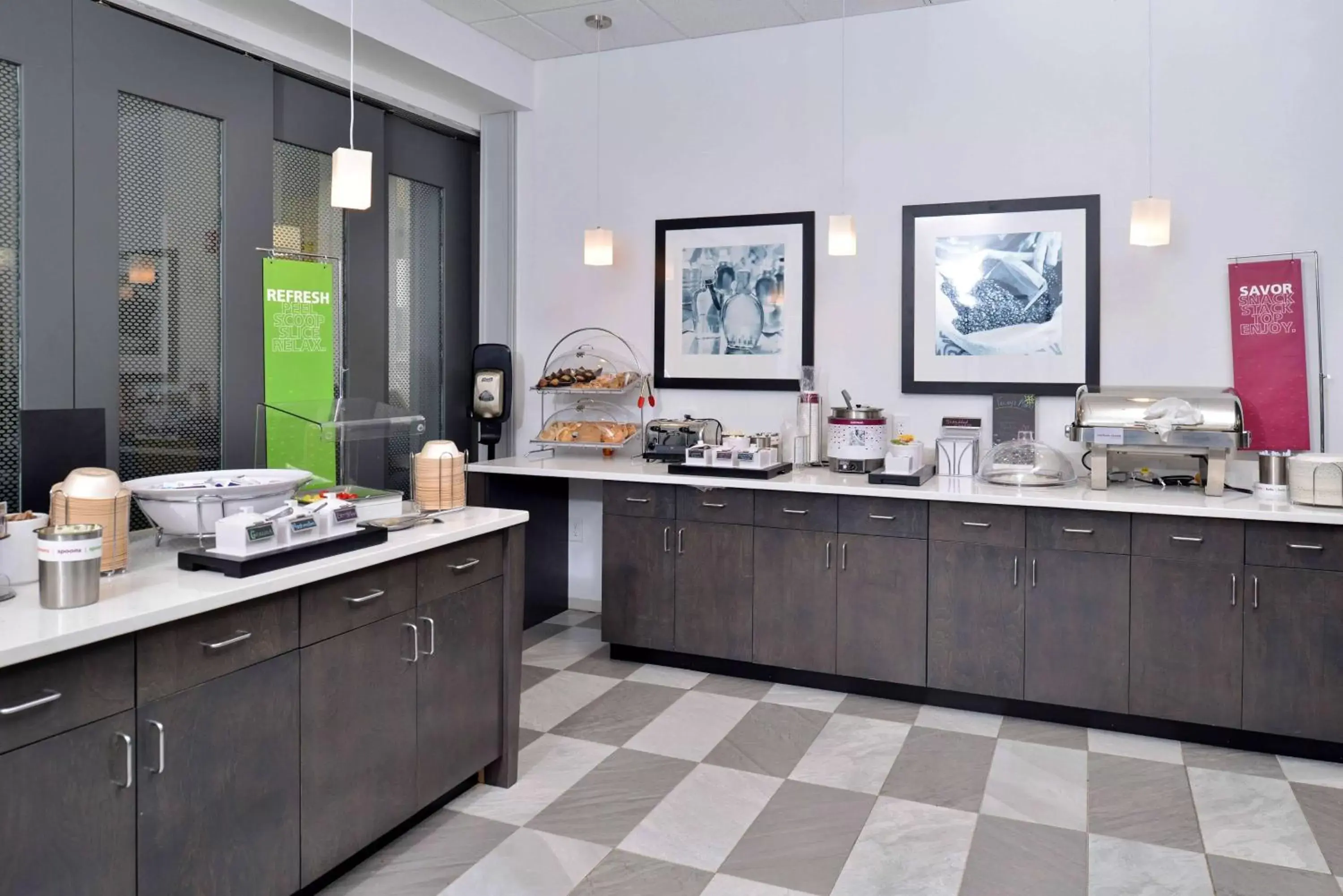 Dining area, Kitchen/Kitchenette in Hampton Inn & Suites Shelby, North Carolina