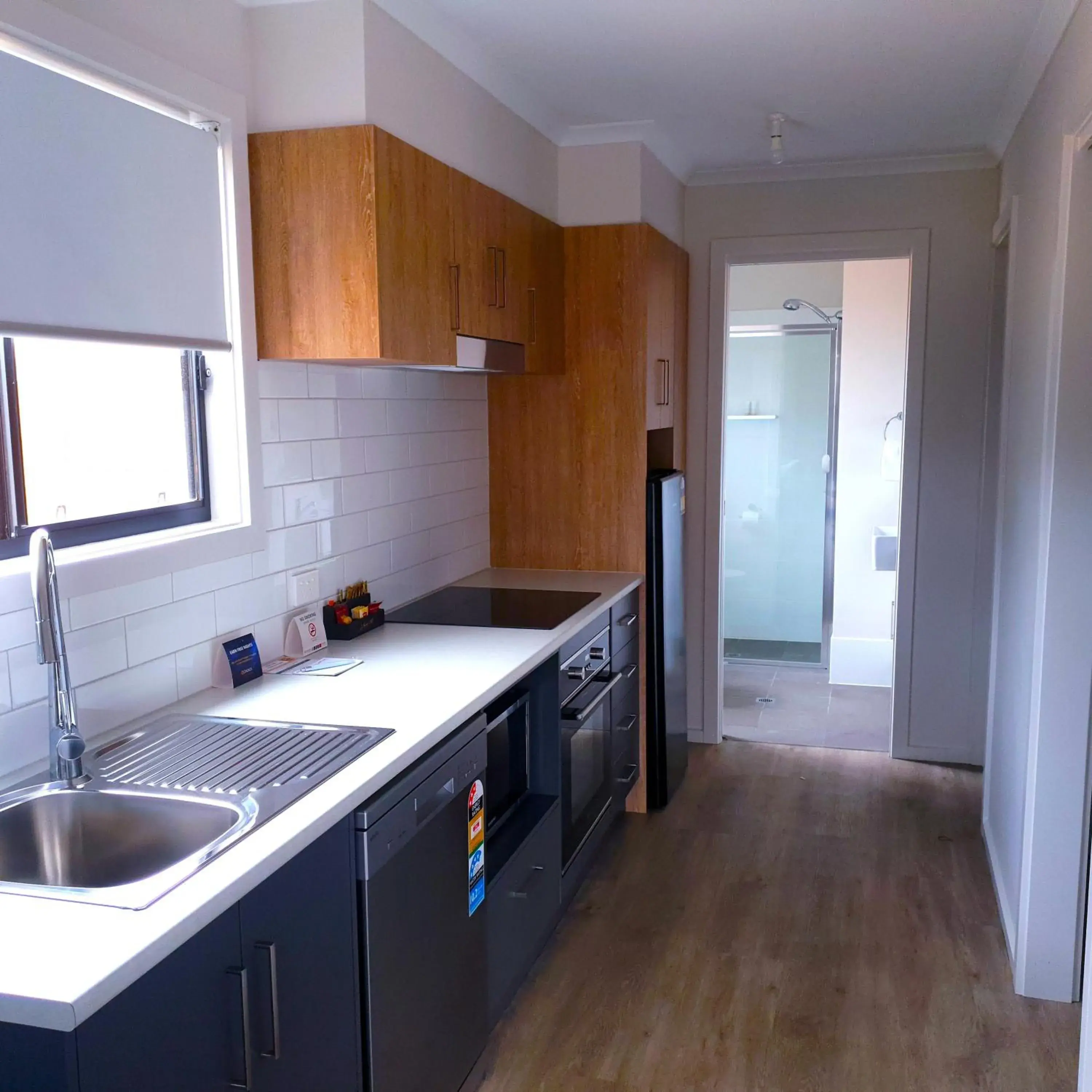 Kitchen or kitchenette, Kitchen/Kitchenette in COMFORT INN MANHATTAN - ADELAIDE