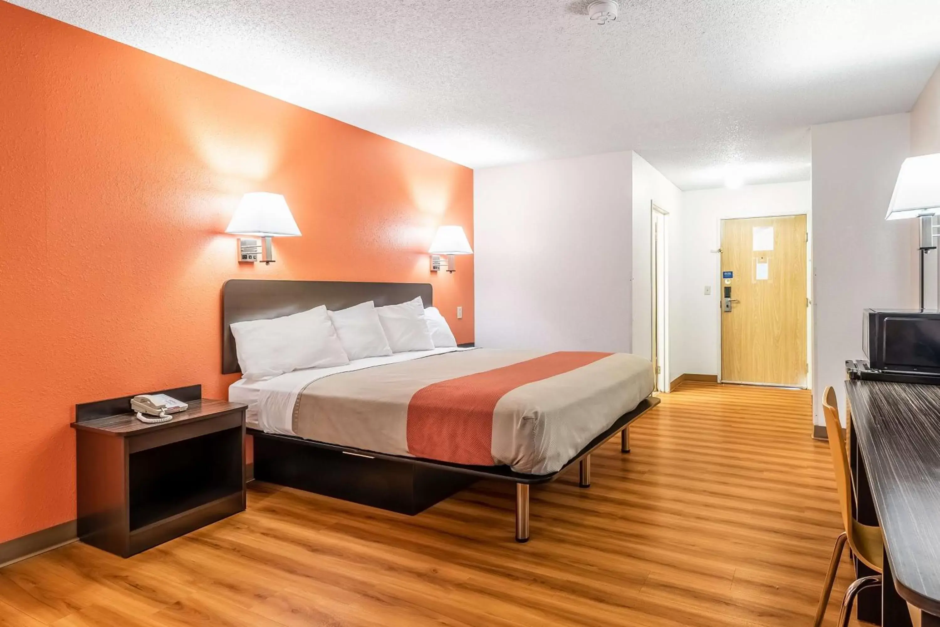 Seating area, Bed in Motel 6-Winslow, AZ