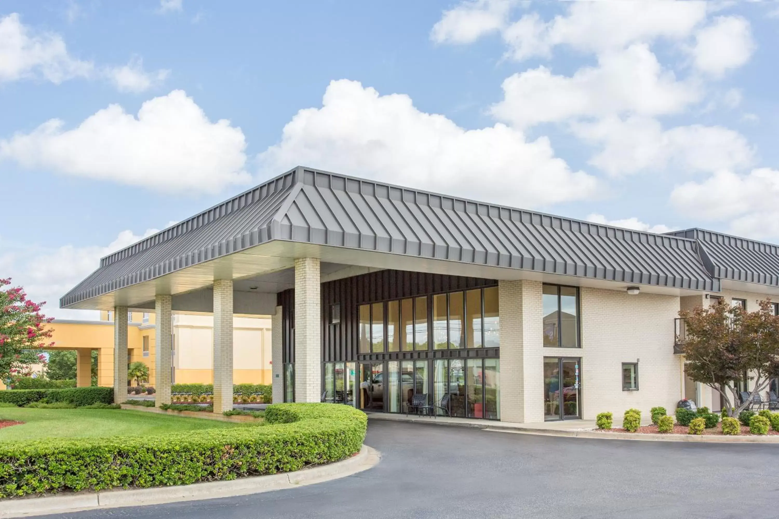 Facade/entrance, Property Building in Days Inn by Wyndham Florence/I-95 North