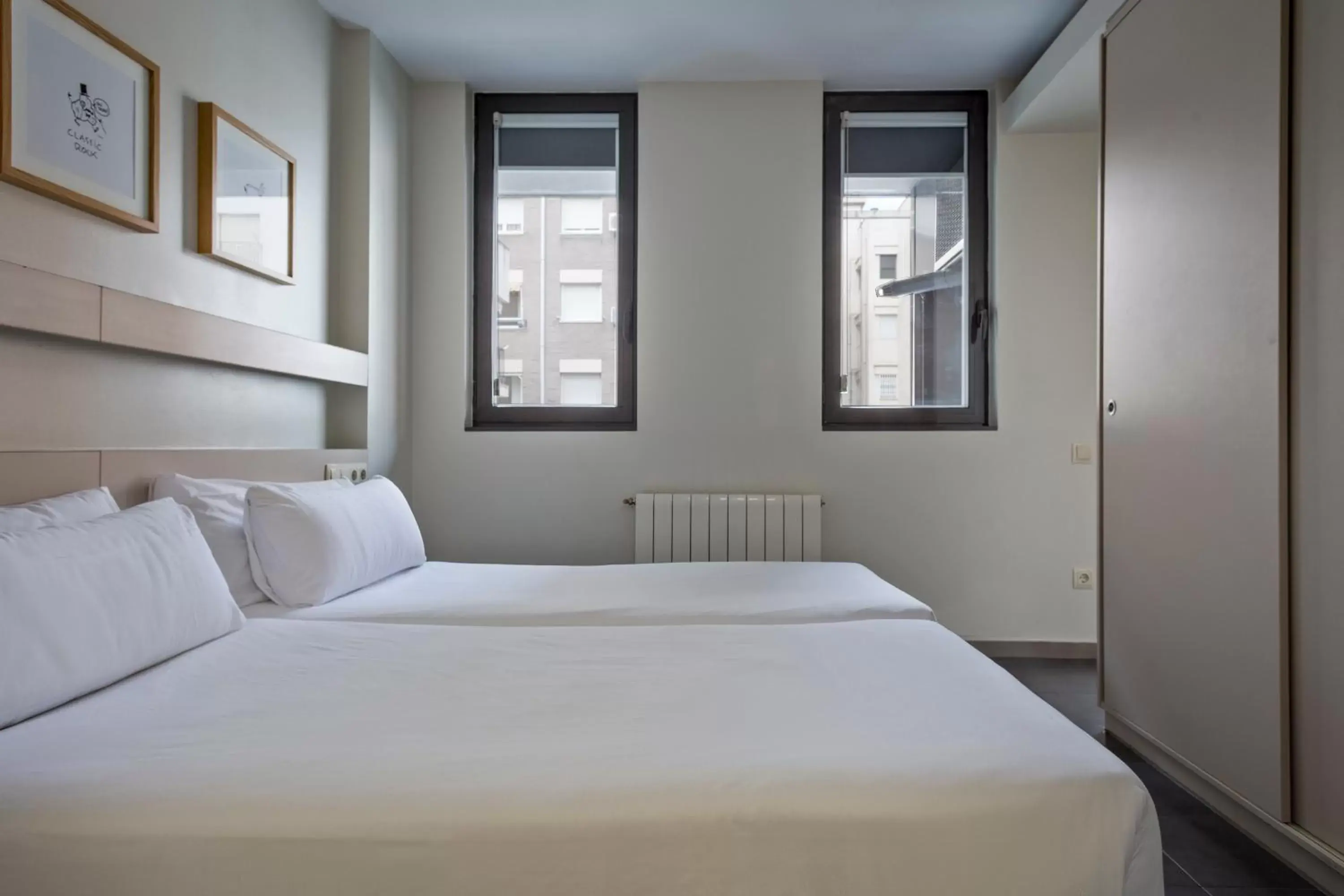 Bed in Aparthotel Bcn Montjuic