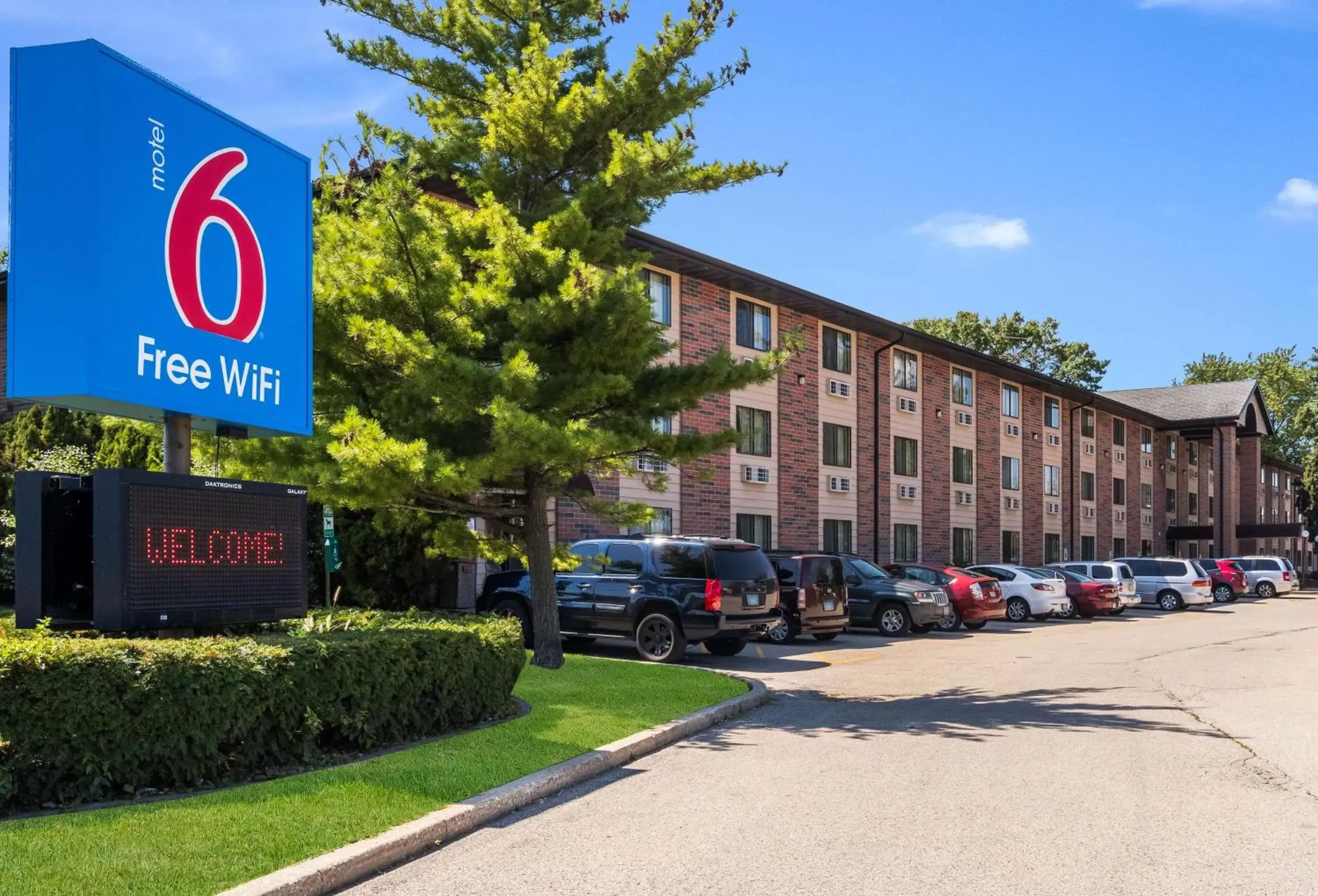 Property building in Motel 6-Prospect Heights, IL Property building in Motel 6-Prospect Heights, IL