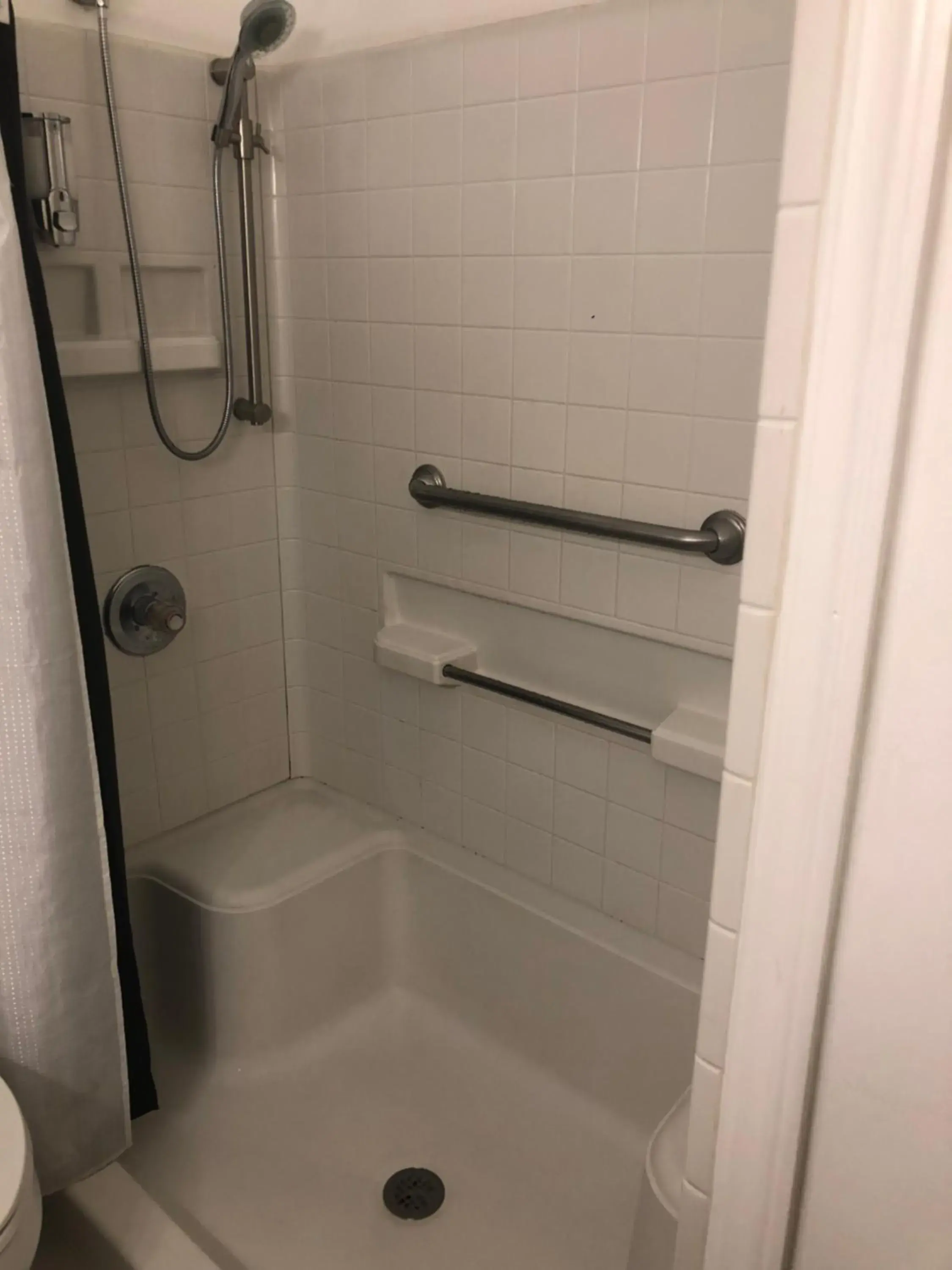 Shower, Bathroom in Sheridan Hostel