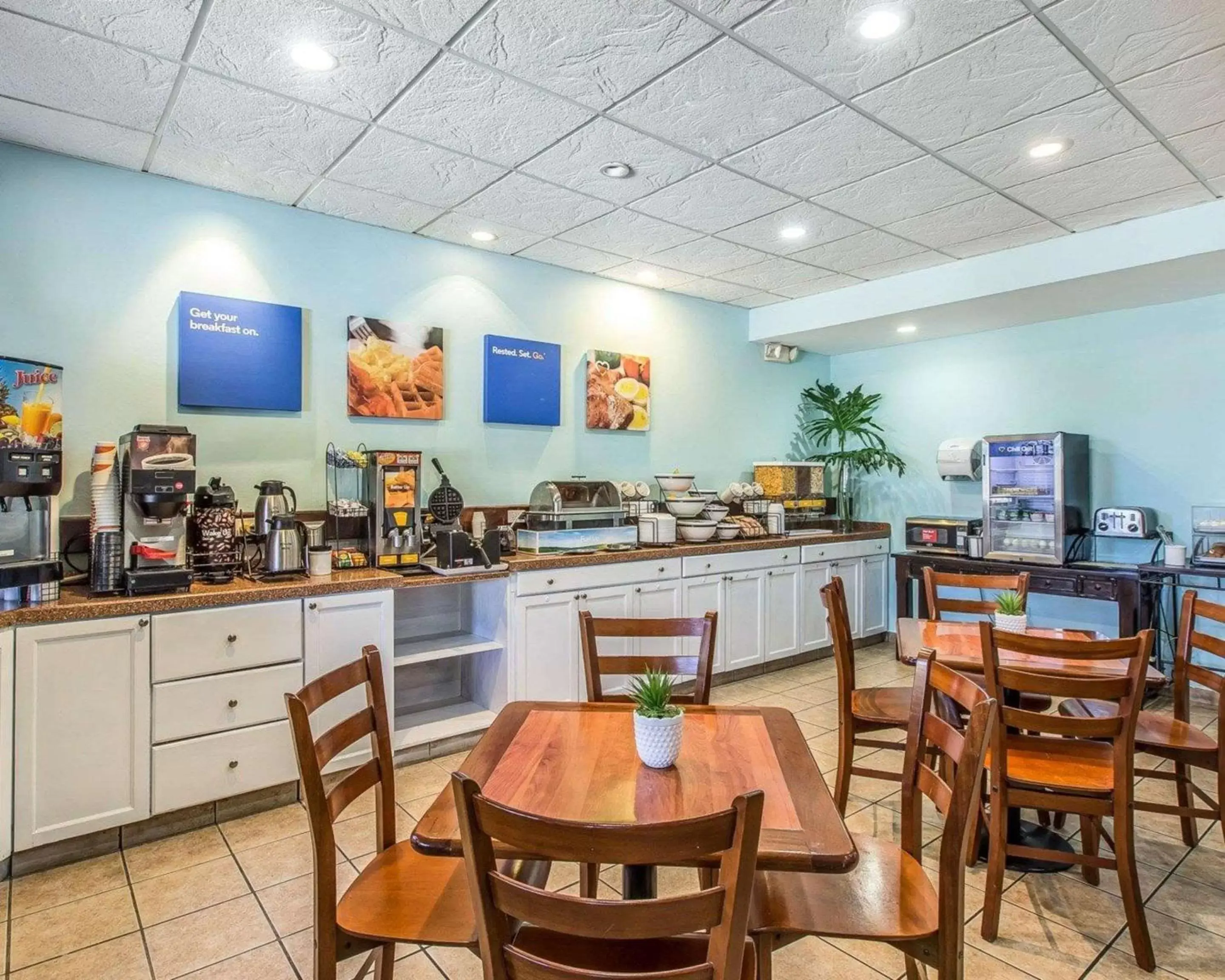 Restaurant/Places to Eat in Comfort Inn & Suites Levittown