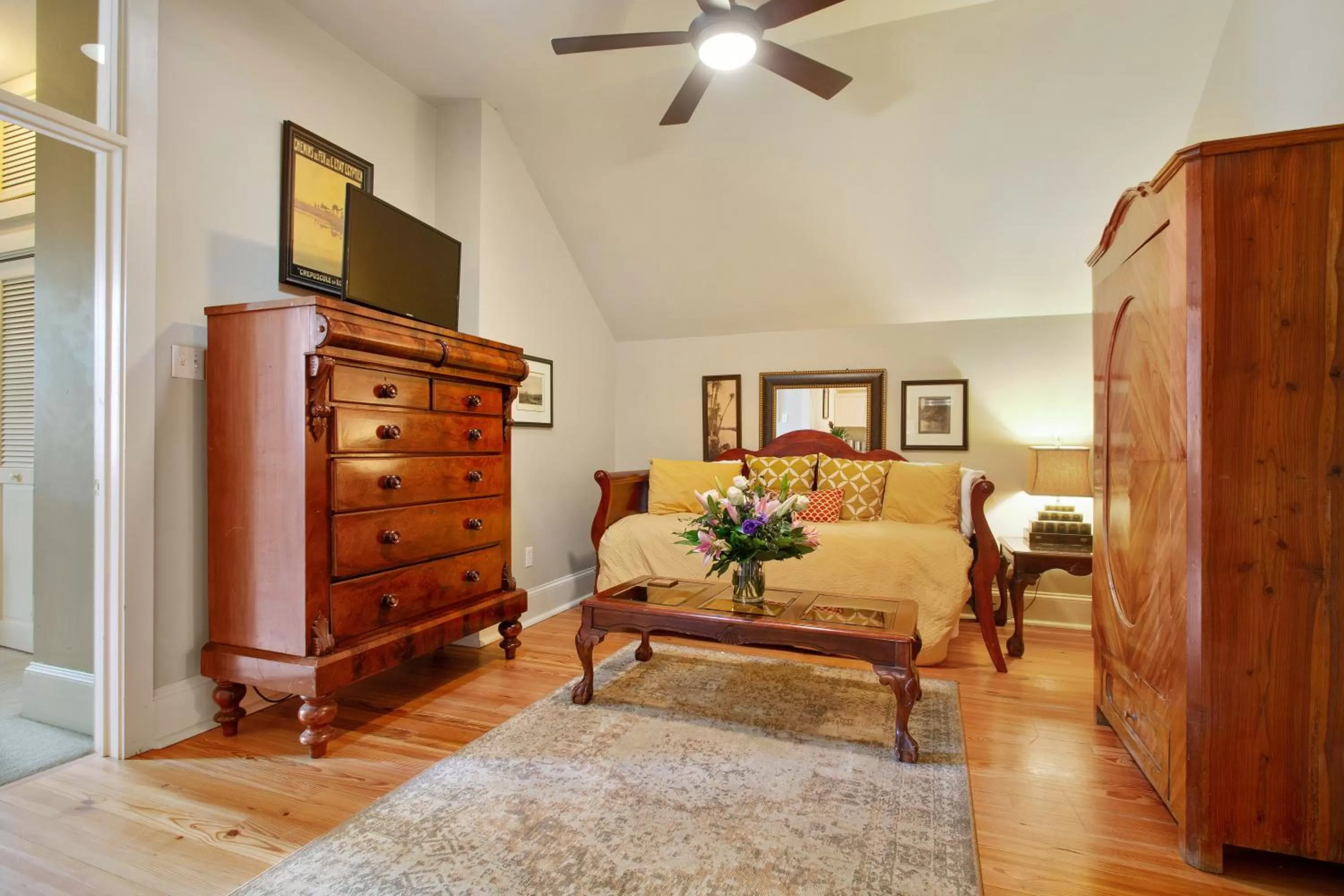 Bed, Seating Area in Maison Perrier Bed & Breakfast