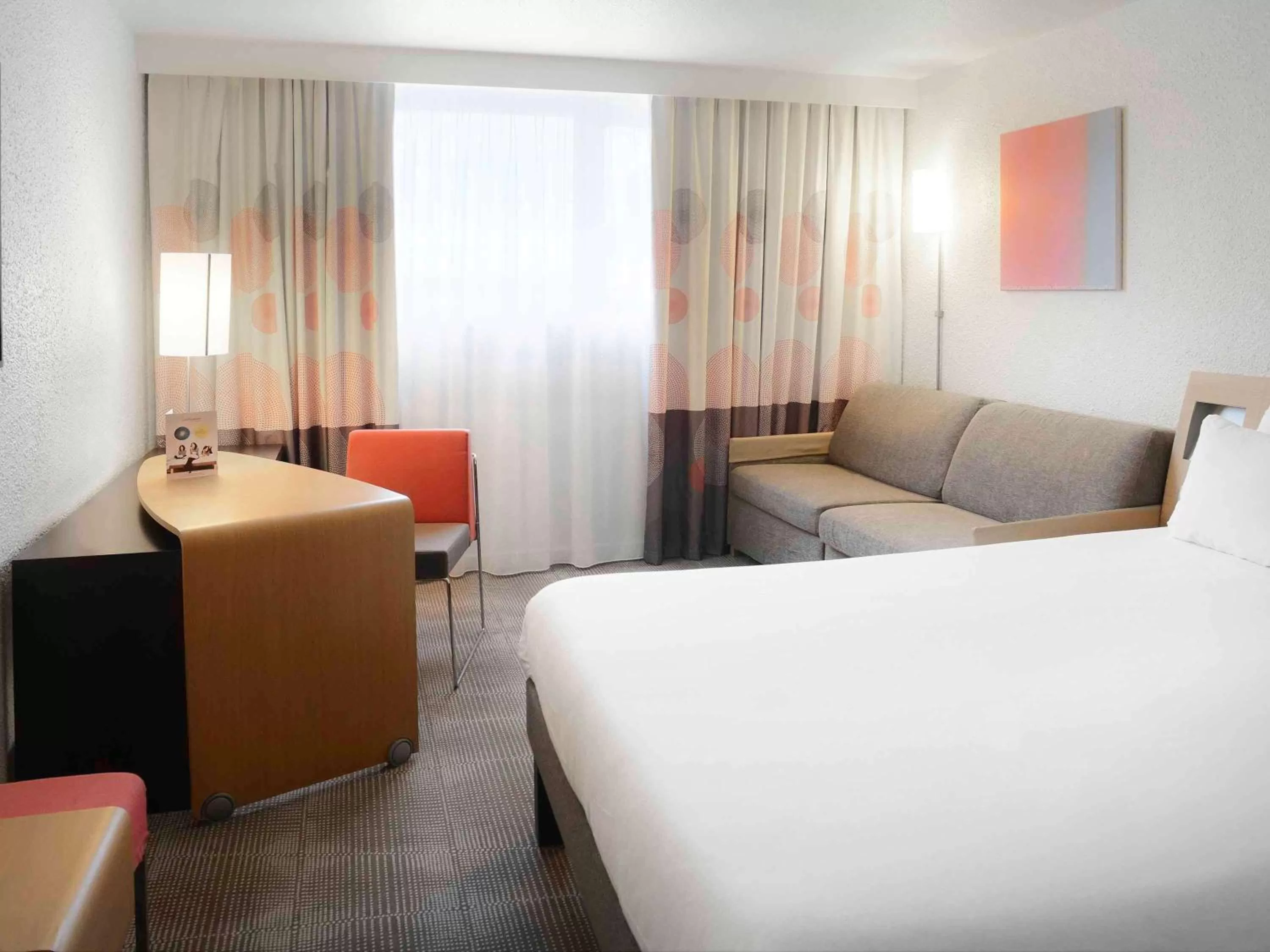 Photo of the whole room, Bed in Novotel Caen Côte de Nacre