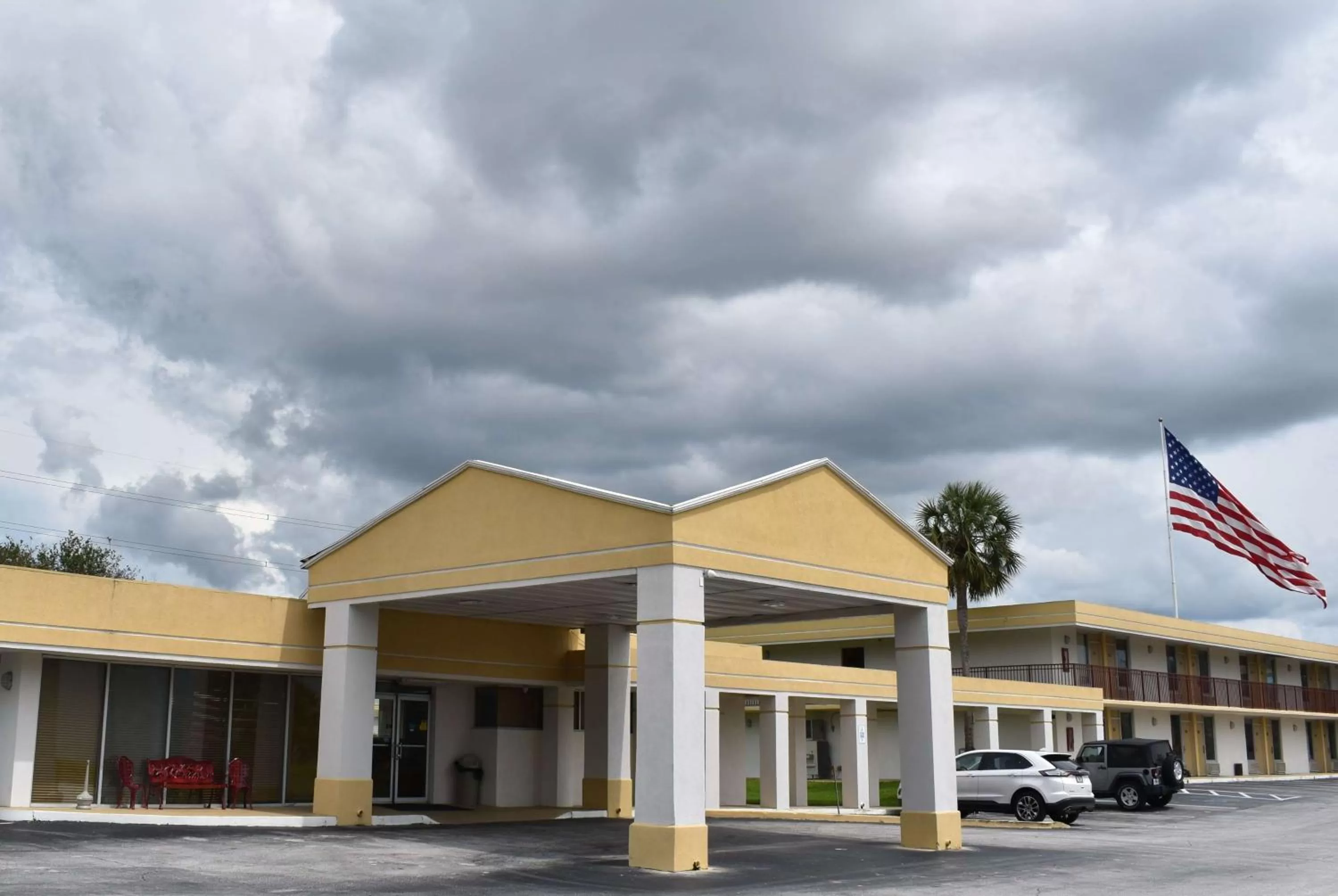 Property building in Super 8 by Wyndham Ocala I-75