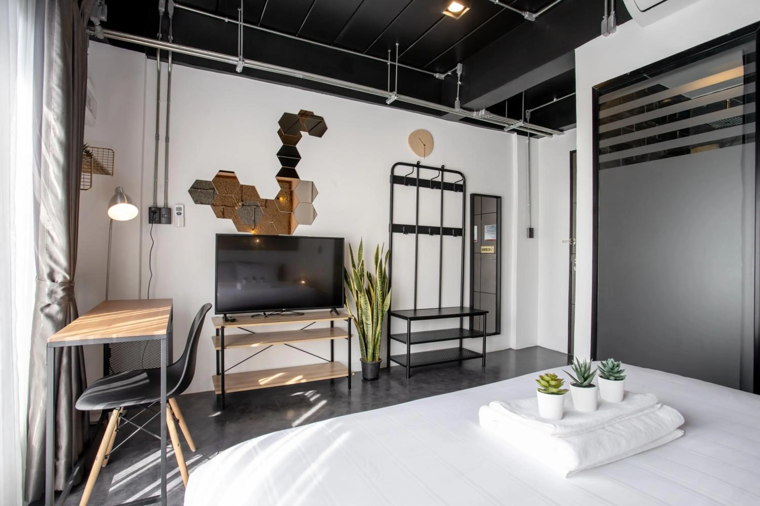 TV and multimedia, Bed in My Loft Hotel SHA