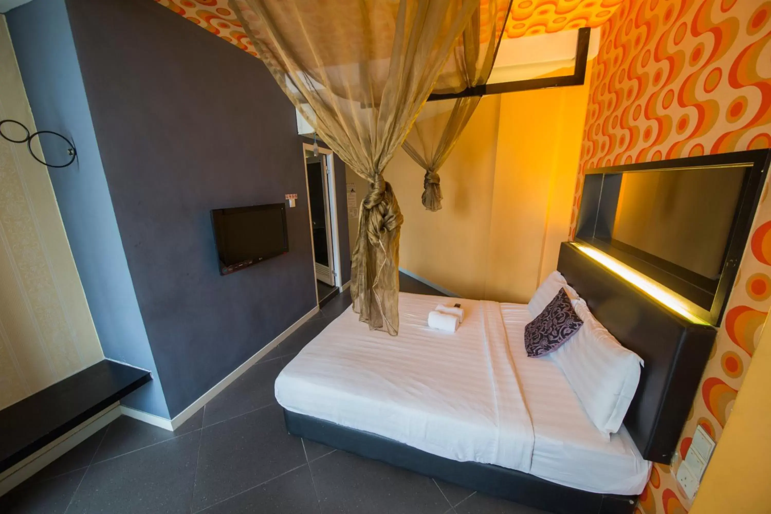 TV and multimedia, Bed in B&S Boutique Hotel