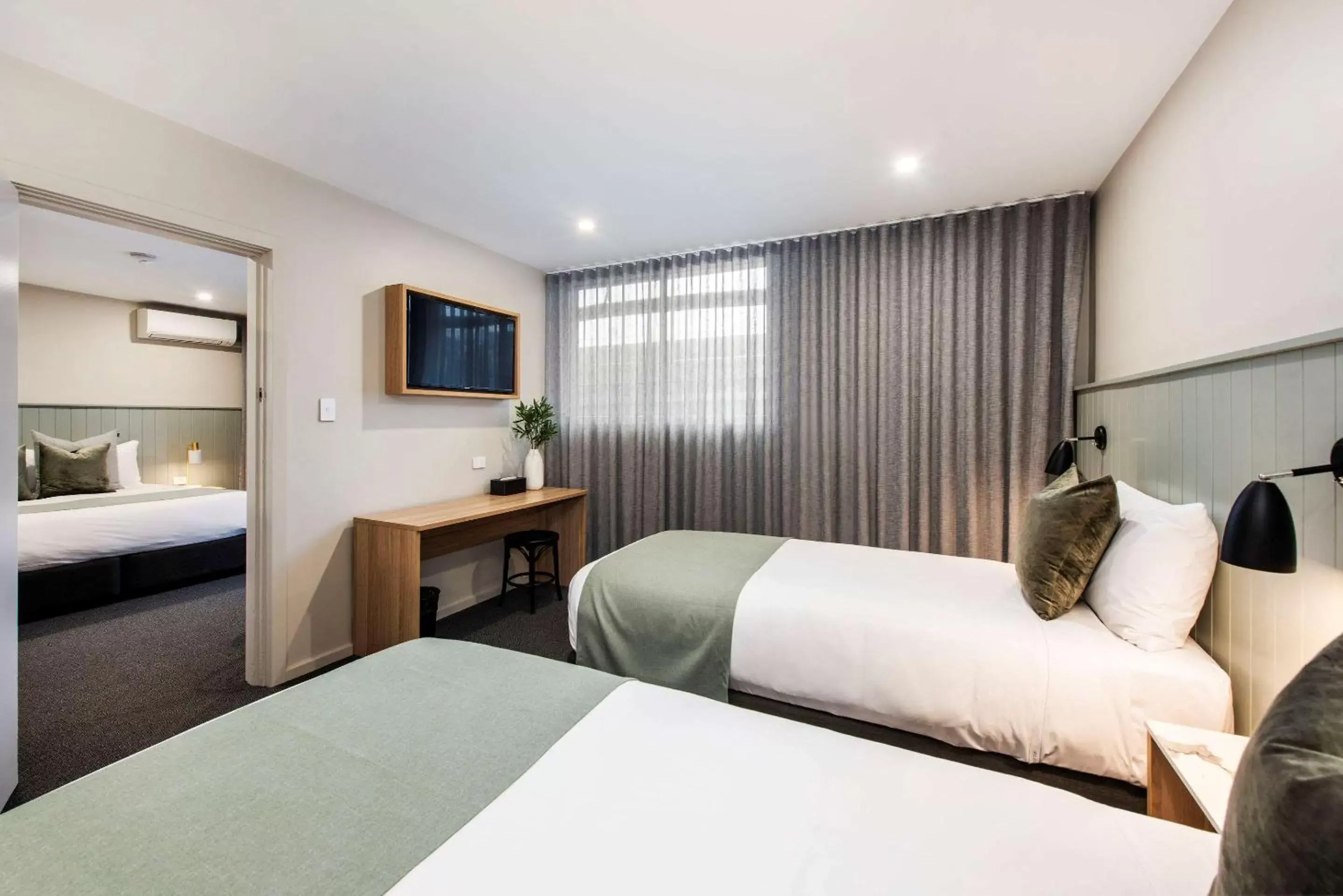 Photo of the whole room, Bed in Aden Hotel Mudgee