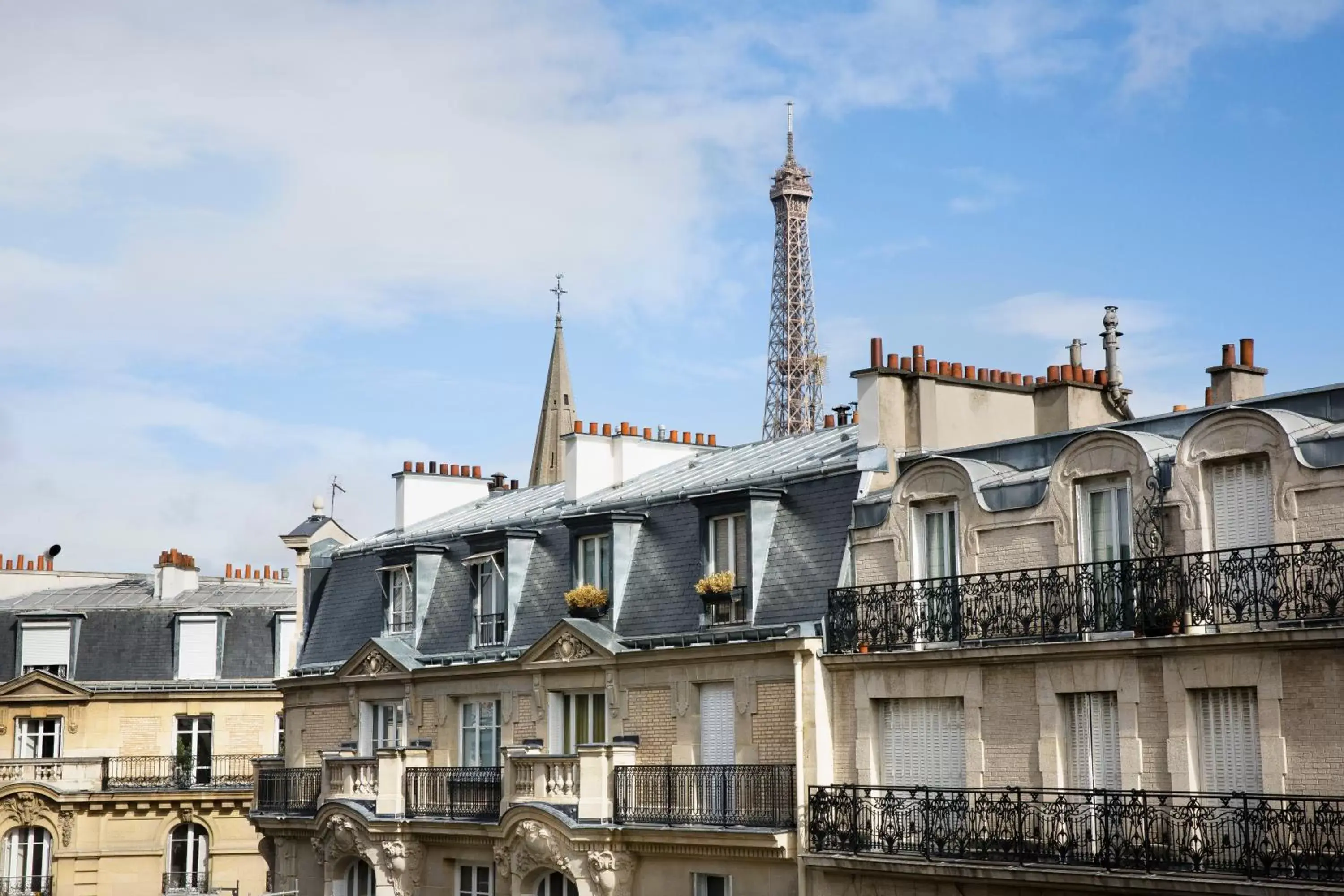 Nearby landmark in Europe Hotel Paris Eiffel