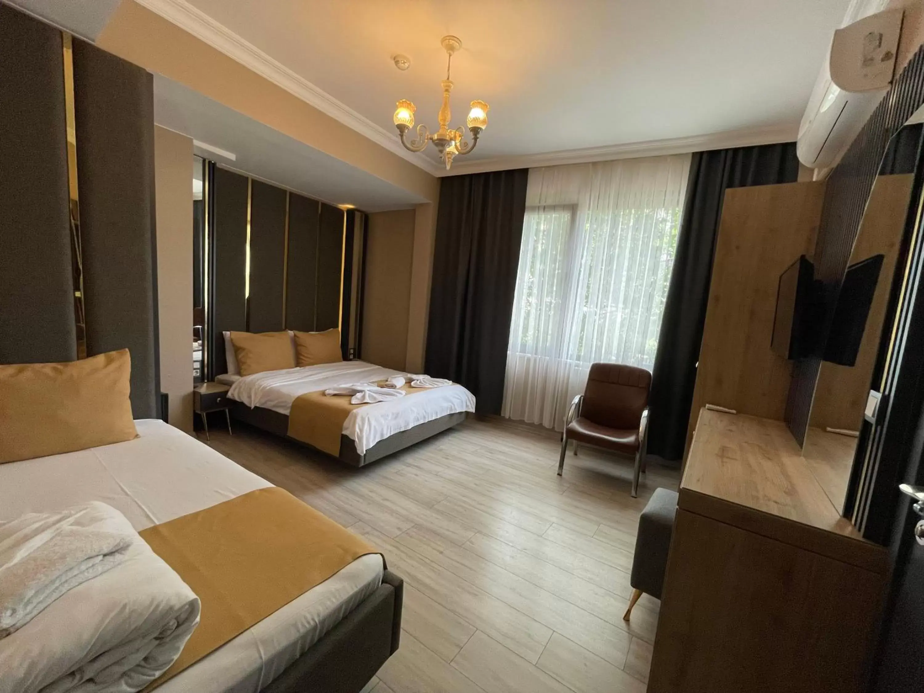 Photo of the whole room in New Taksim Hotel