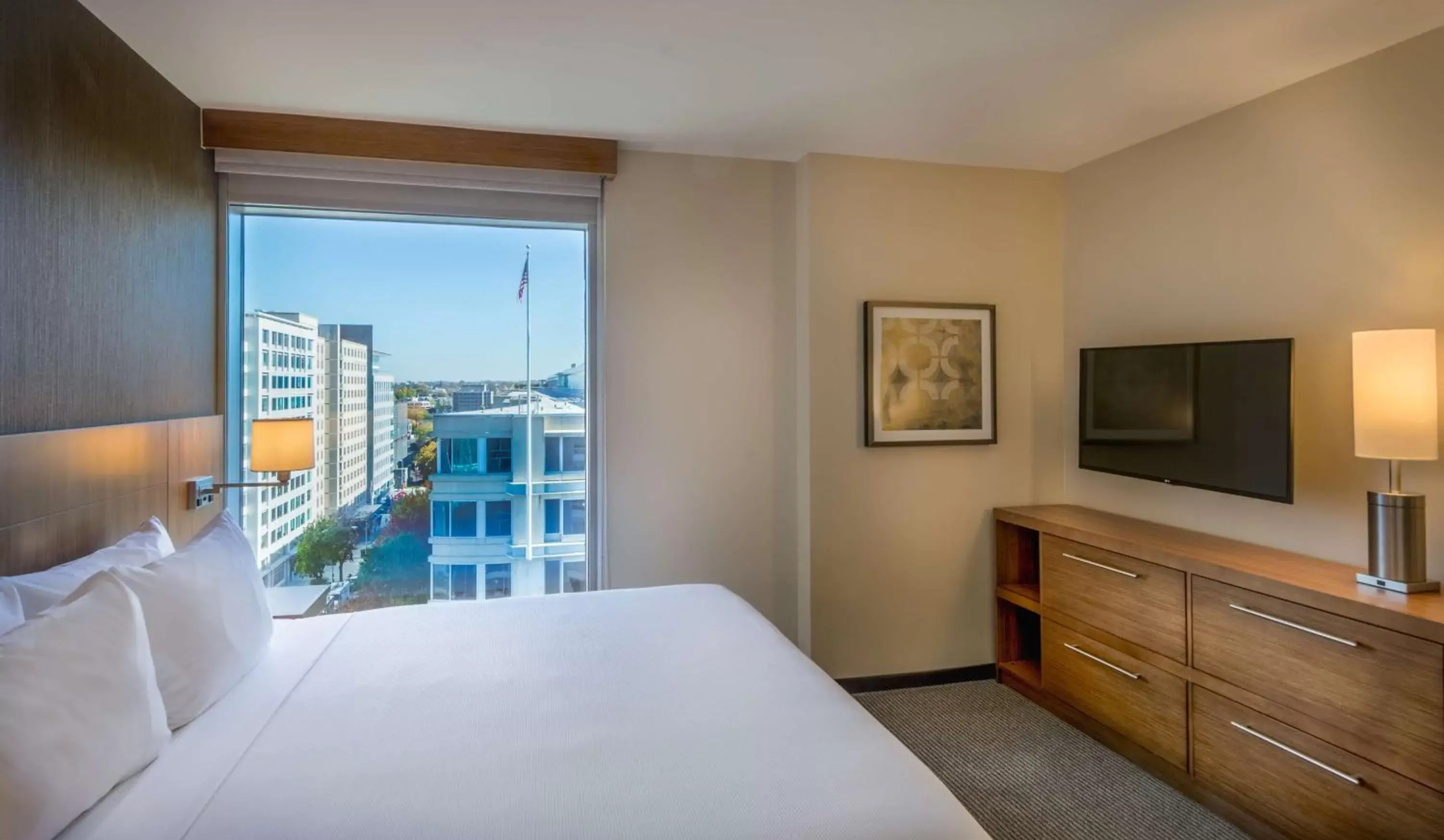 Photo of the whole room, Bed in Hyatt Place Washington D.C./National Mall