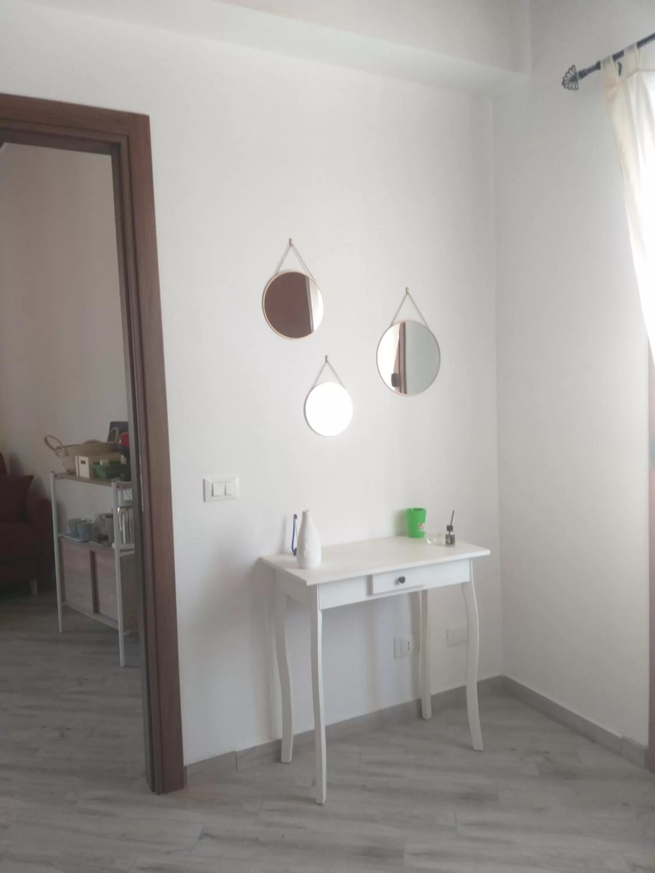 hair dresser, TV/Entertainment Center in Enzo'S Suite