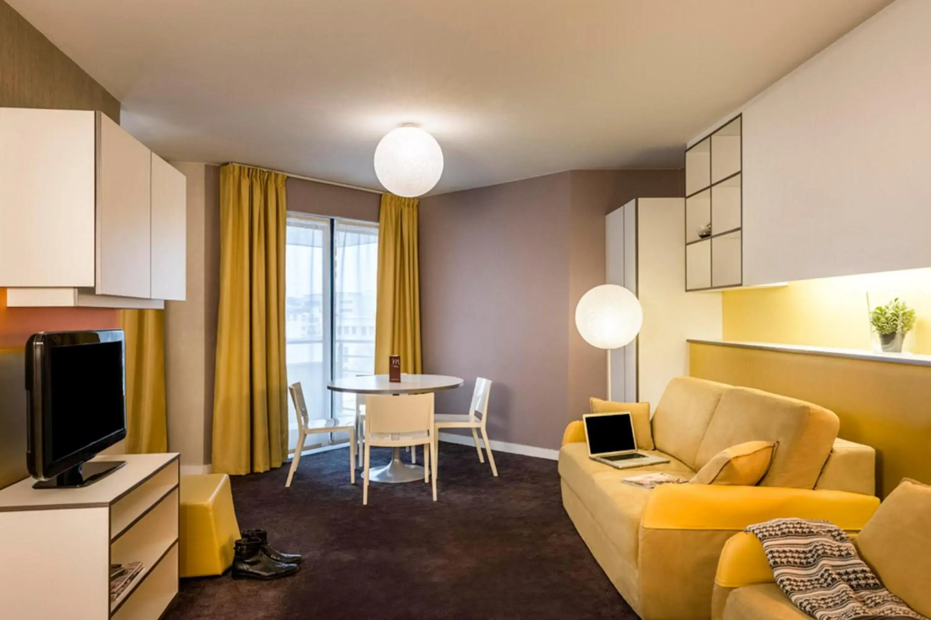TV and multimedia, Seating Area in AppartHotel Mercure Paris Boulogne