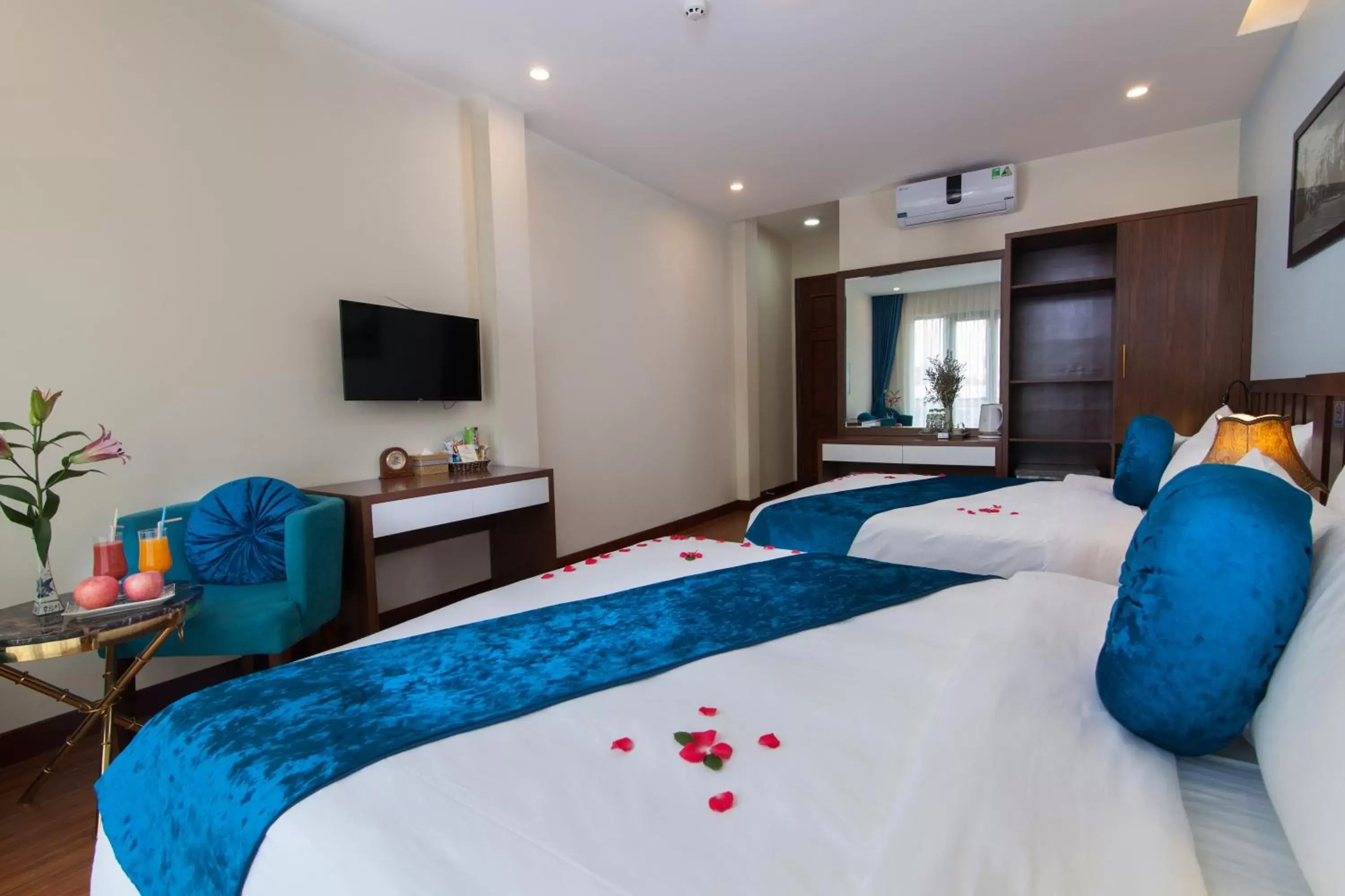 bunk bed in Hanoi Hanvet Hotel
