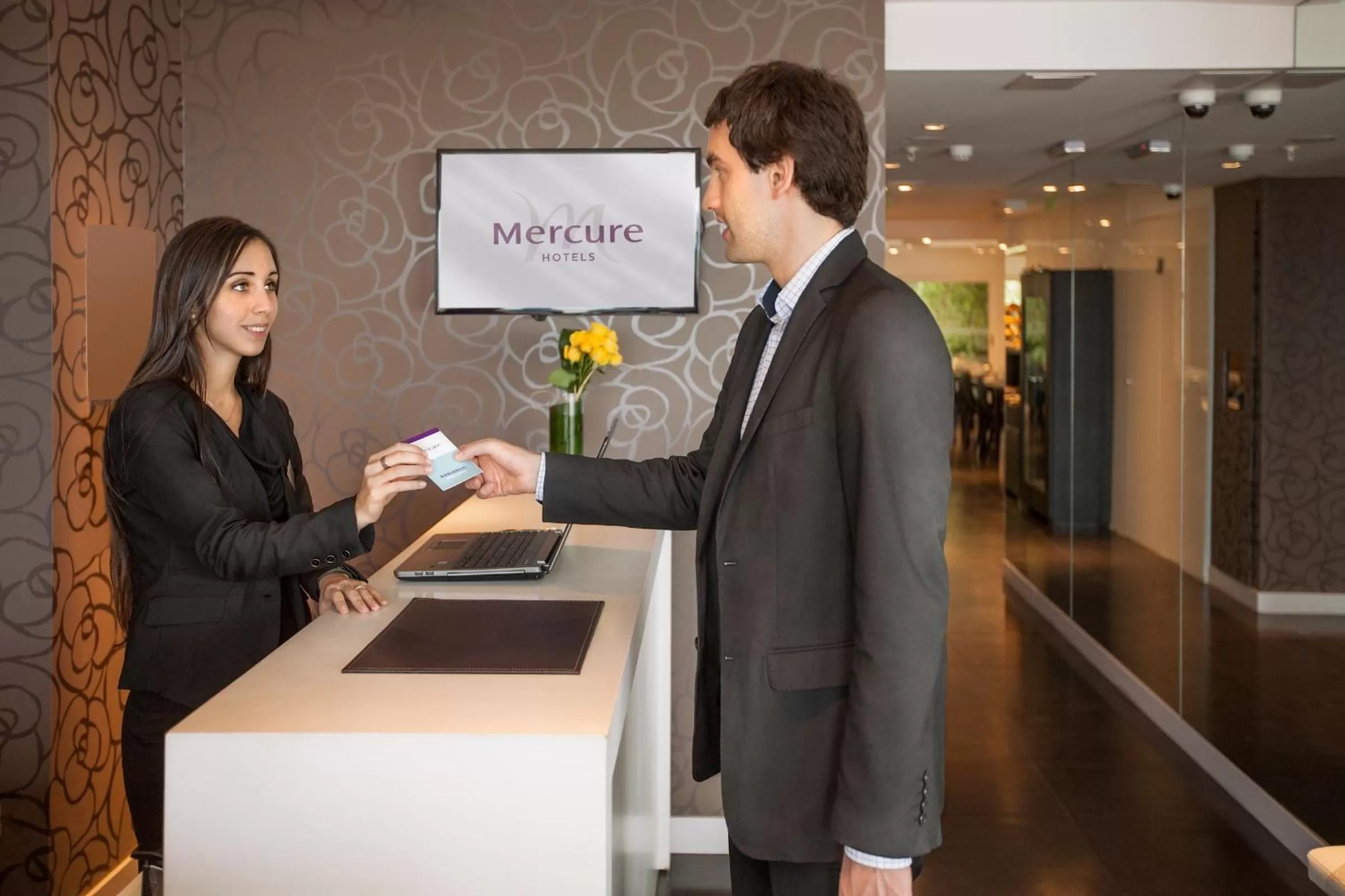Lobby or reception in Mercure Montevideo Punta Carretas