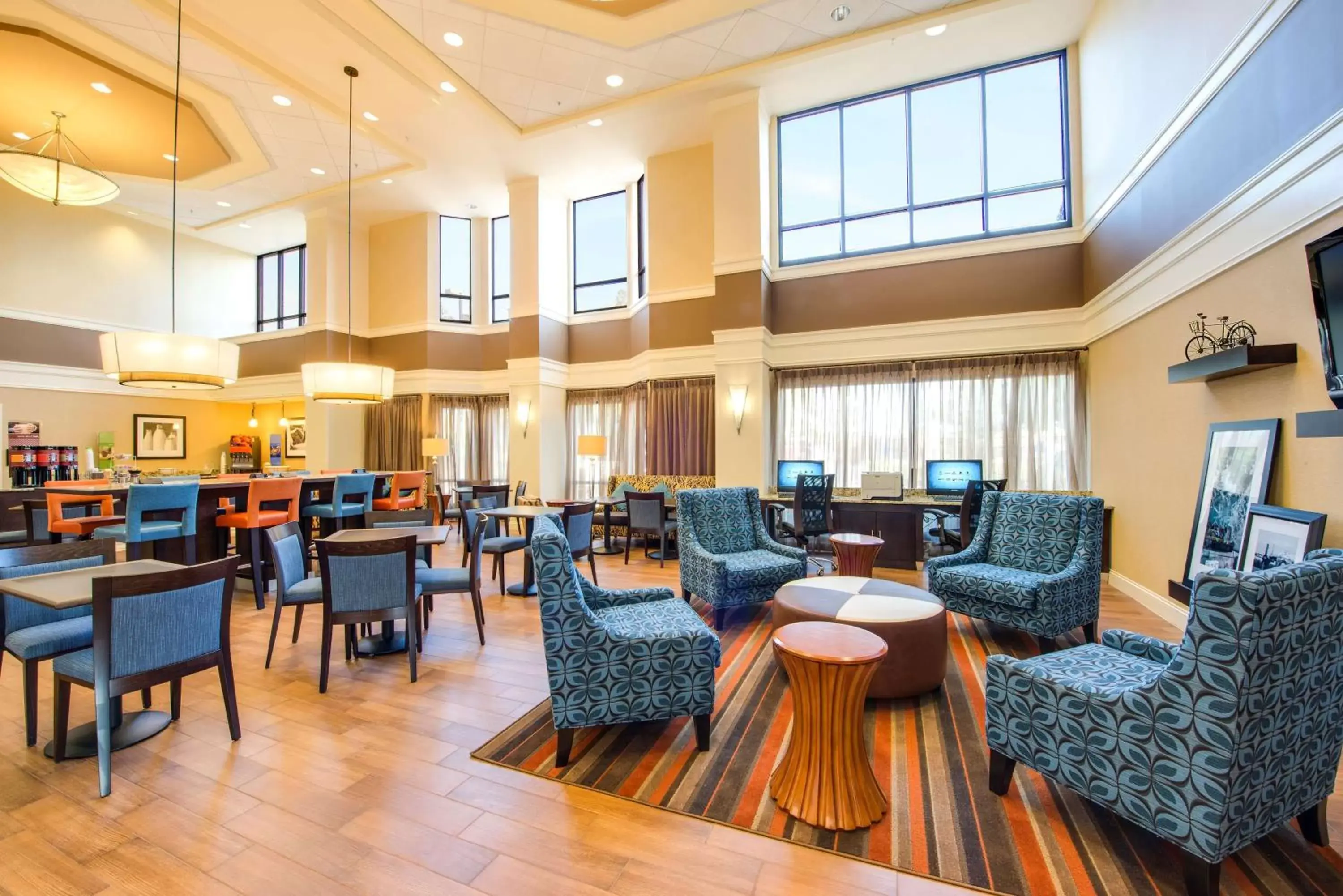 Lobby or reception, Restaurant/Places to Eat in Hampton Inn & Suites-Atlanta Airport North-I-85