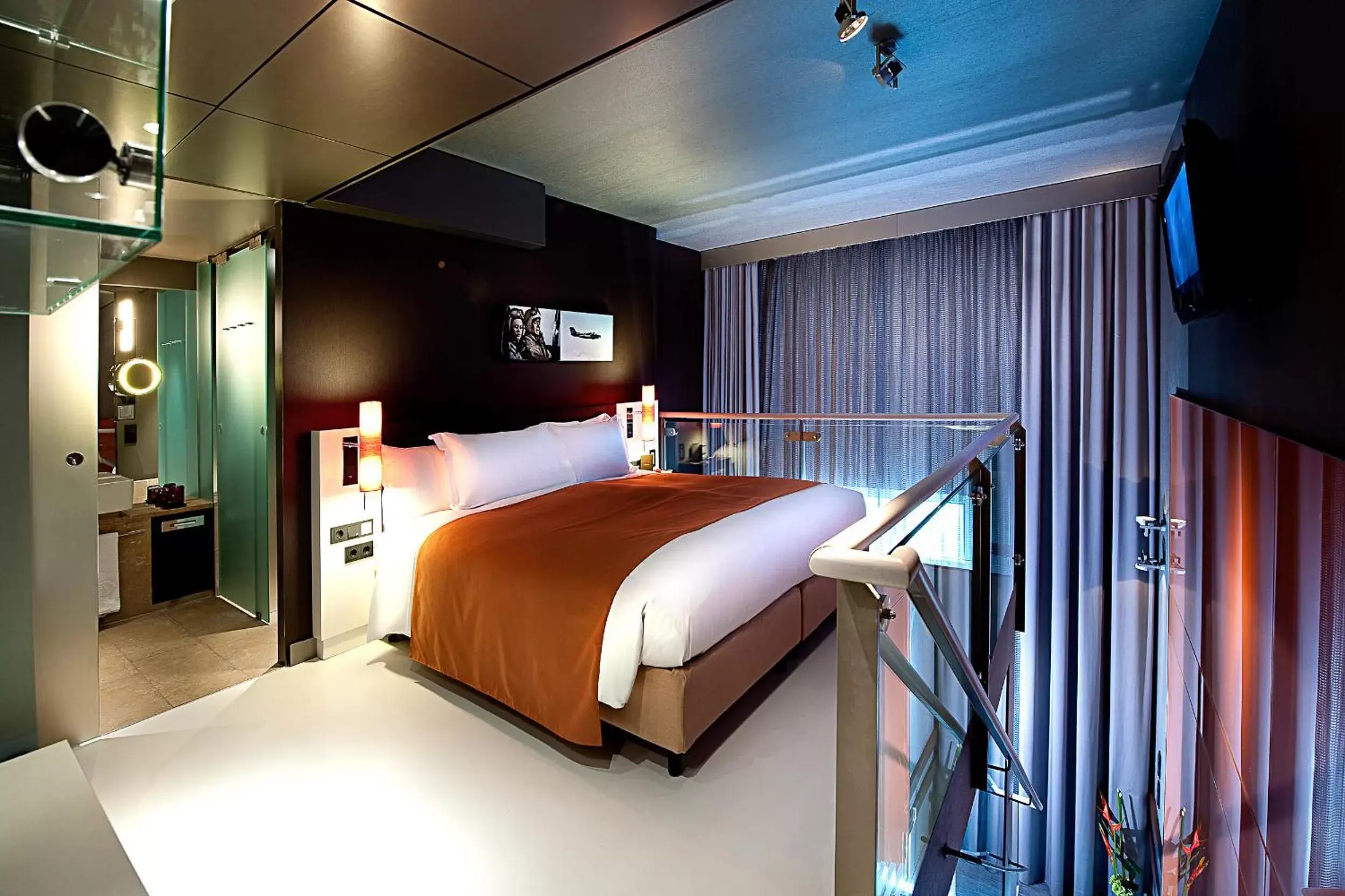 Photo of the whole room, Bed in Sofitel Munich Bayerpost