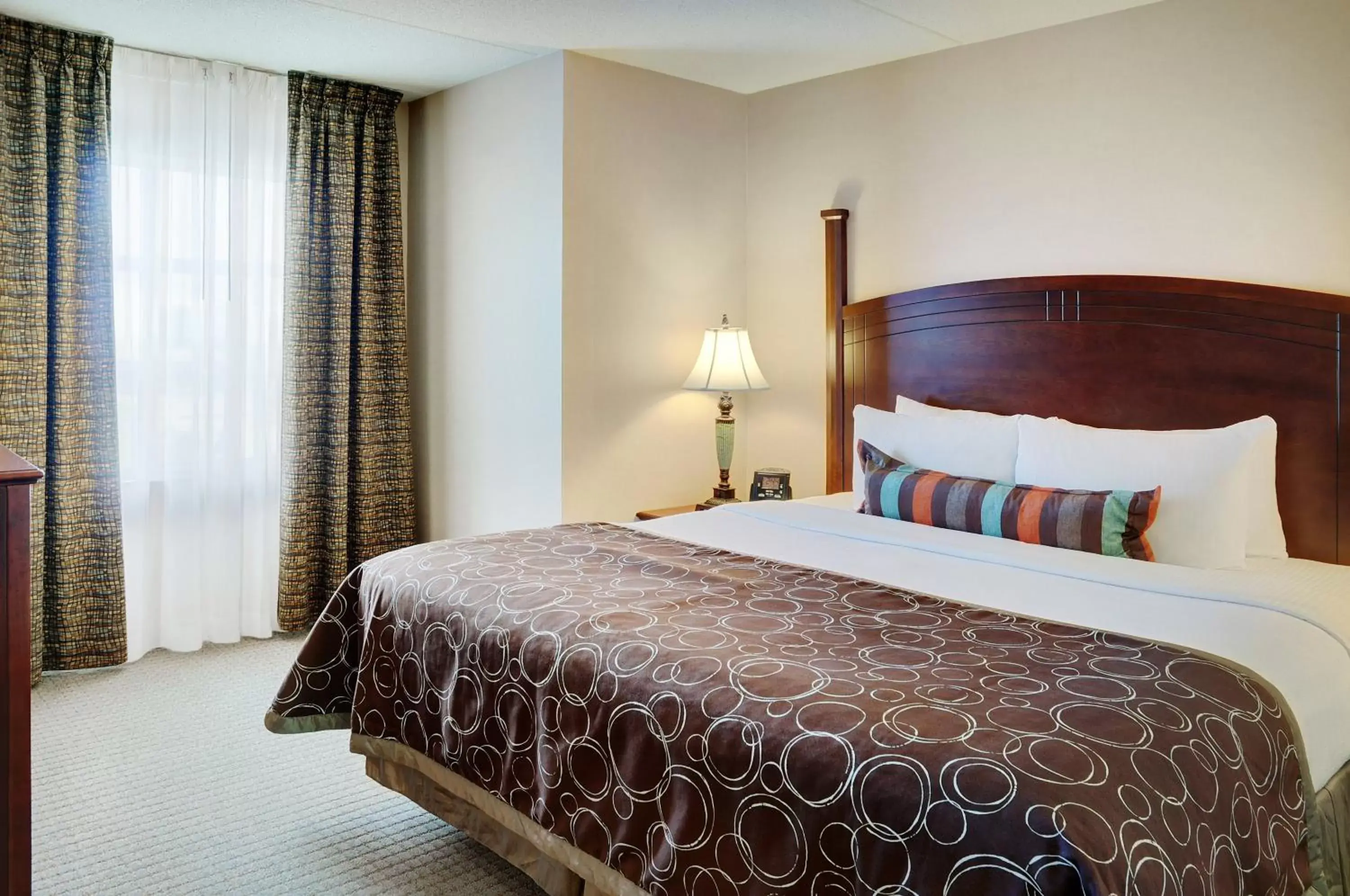 Photo of the whole room, Bed in Staybridge Suites Oakville Burlington, an IHG Hotel