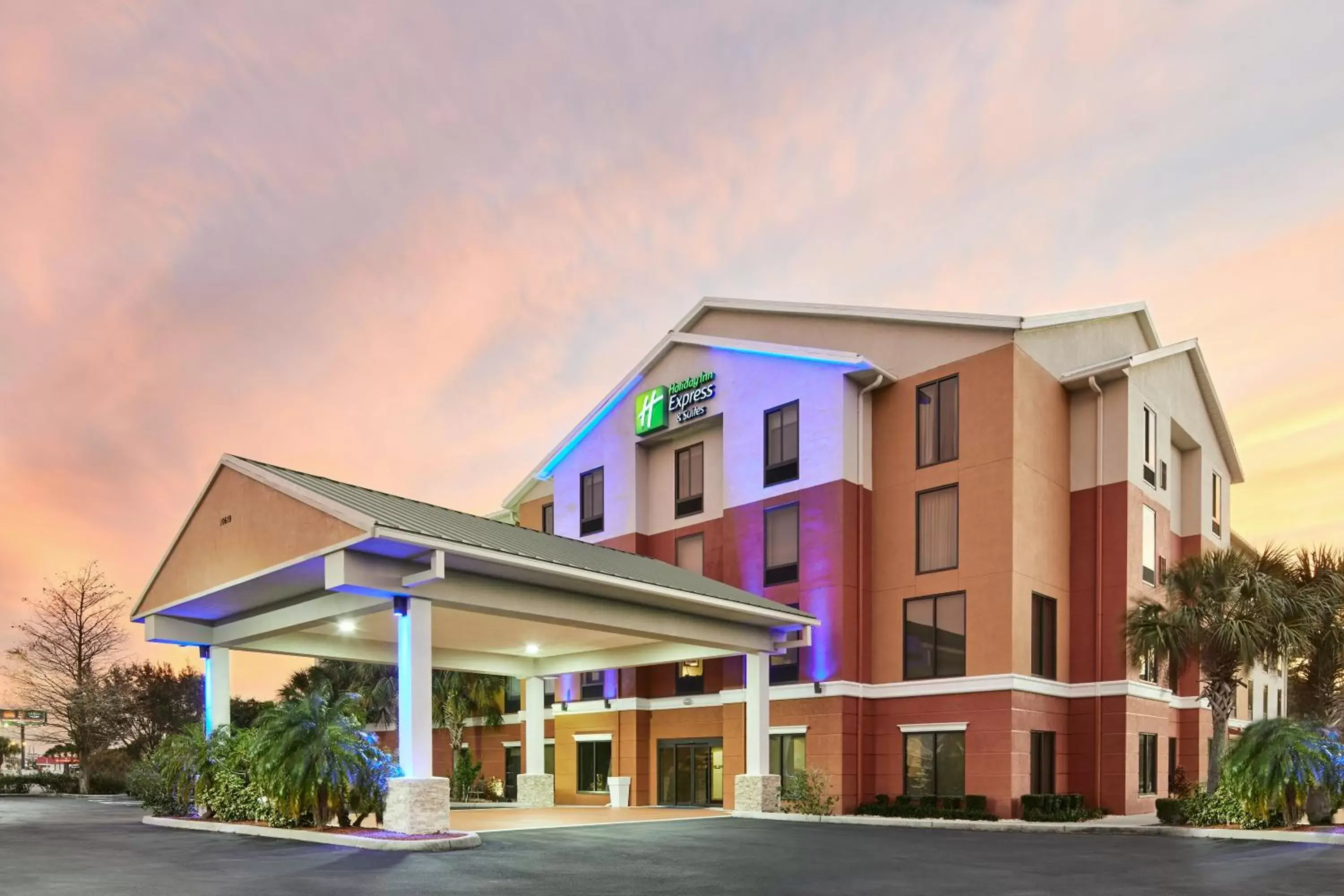 Property building in Holiday Inn Express Hotel & Suites Port Richey by IHG Property building in Holiday Inn Express Hotel & Suites Port Richey by IHG