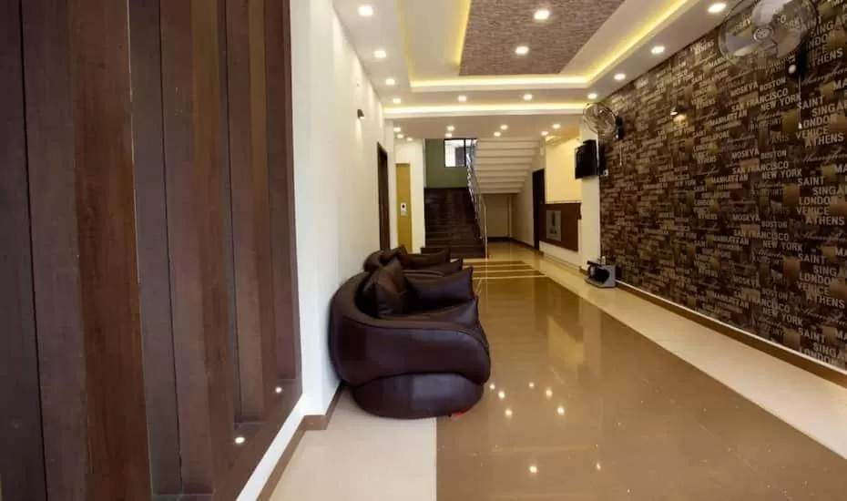 Lobby/Reception in Glitz Inn Calicut