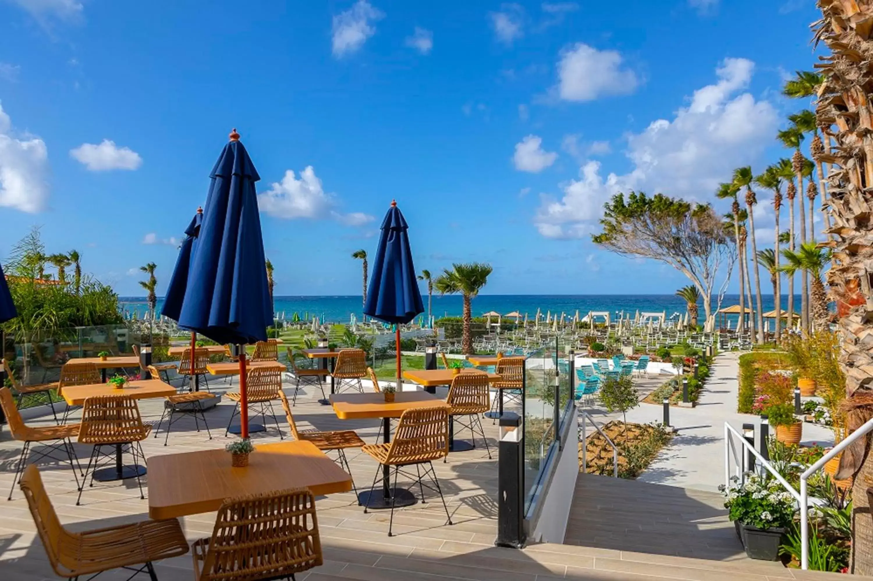 Patio, Restaurant/Places to Eat in Leonardo Plaza Cypria Maris Beach Hotel & Spa