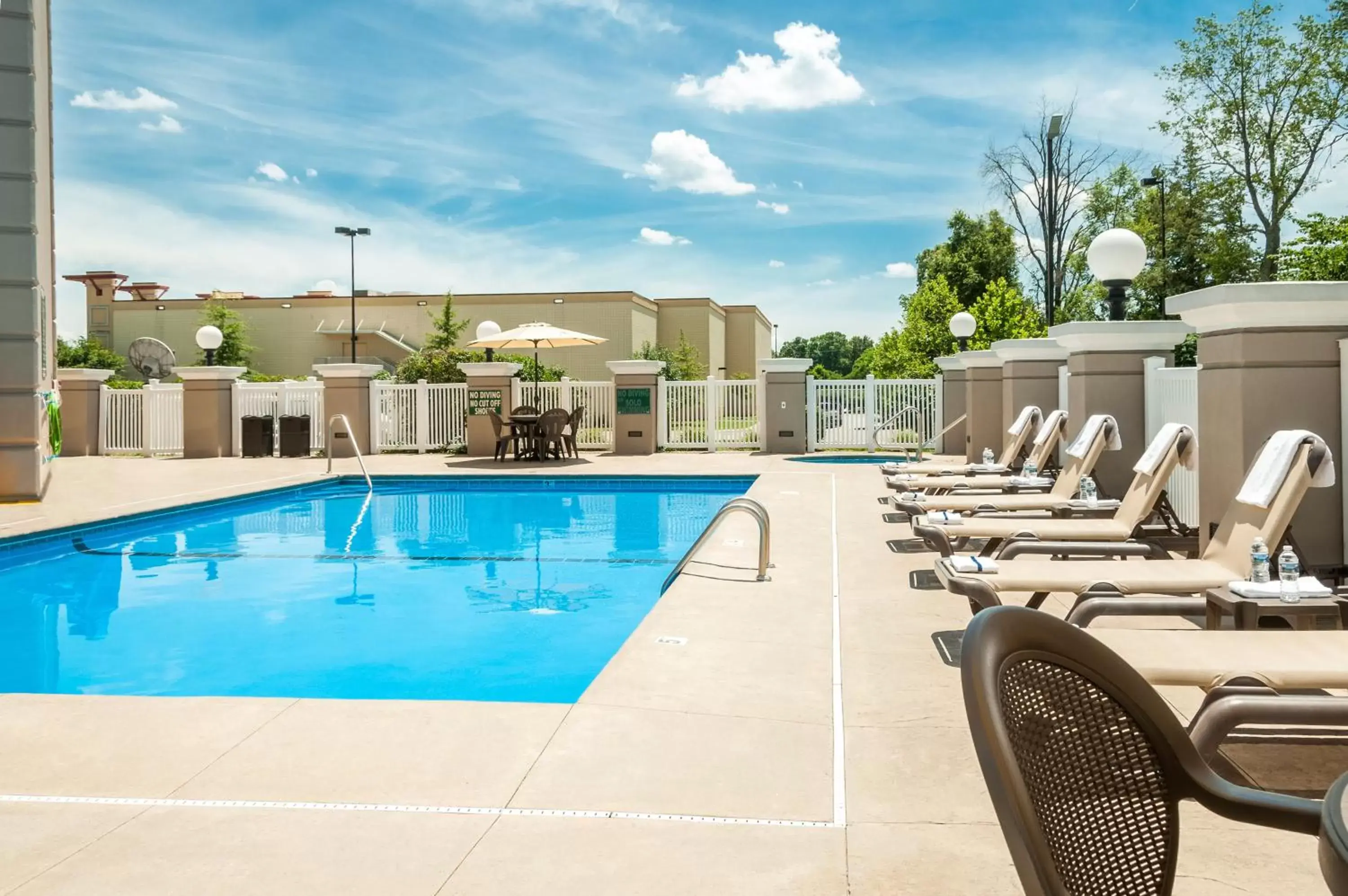 Pool view, Swimming Pool in Country Inn & Suites by Radisson, Cookeville, TN