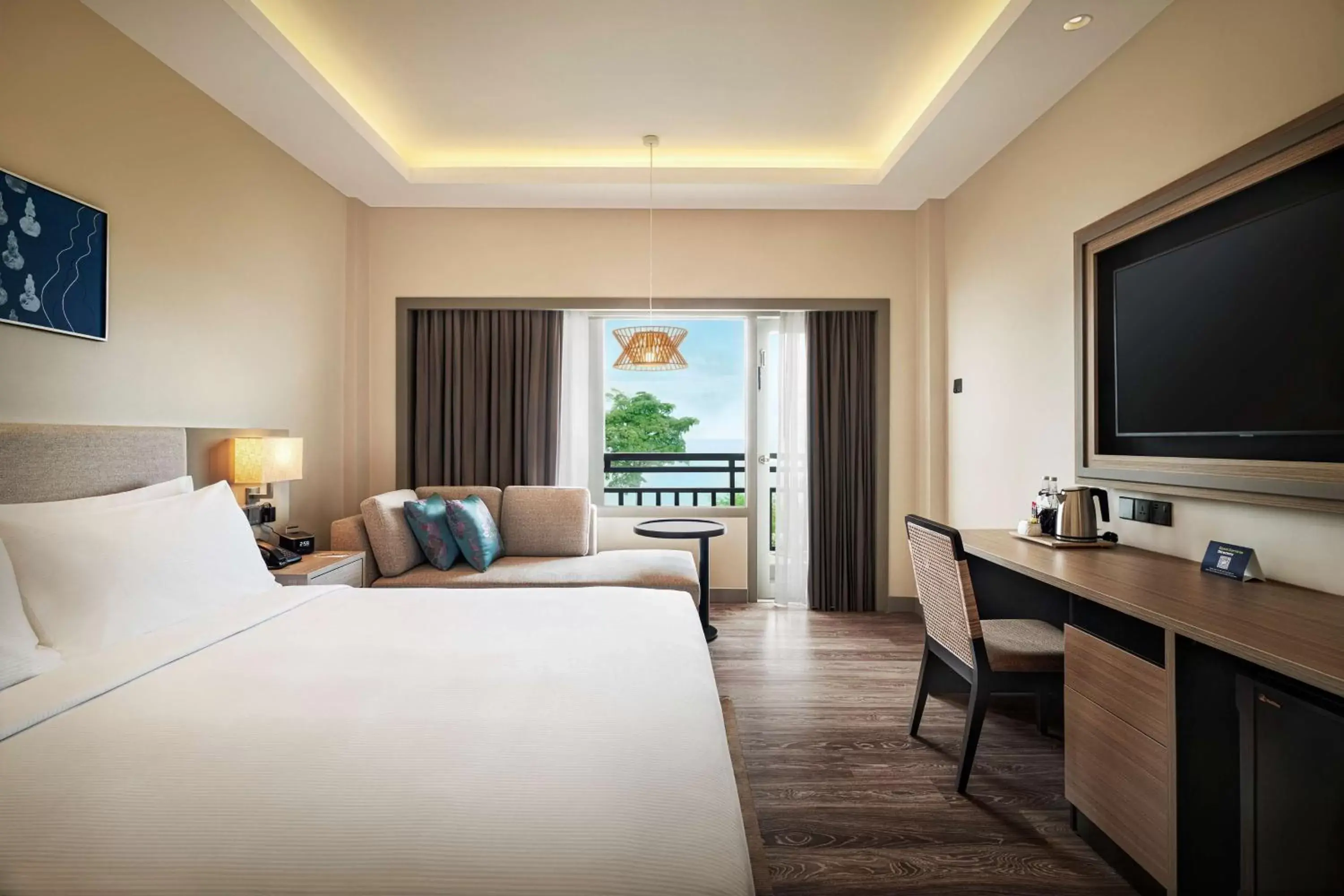 Bedroom, TV/Entertainment Center in DoubleTree by Hilton Damai Laut
