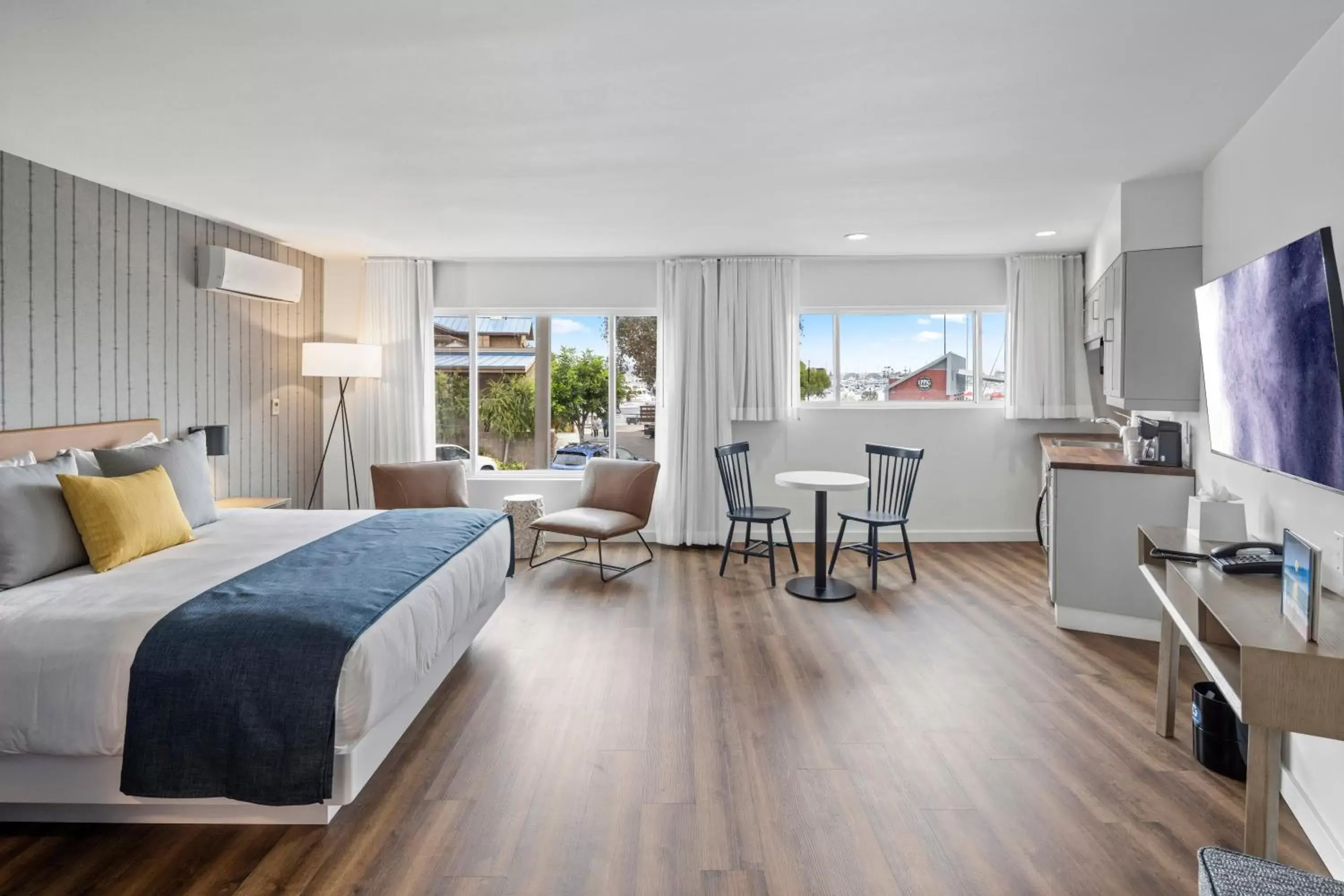 Bedroom in Sea Harbor Hotel - San Diego