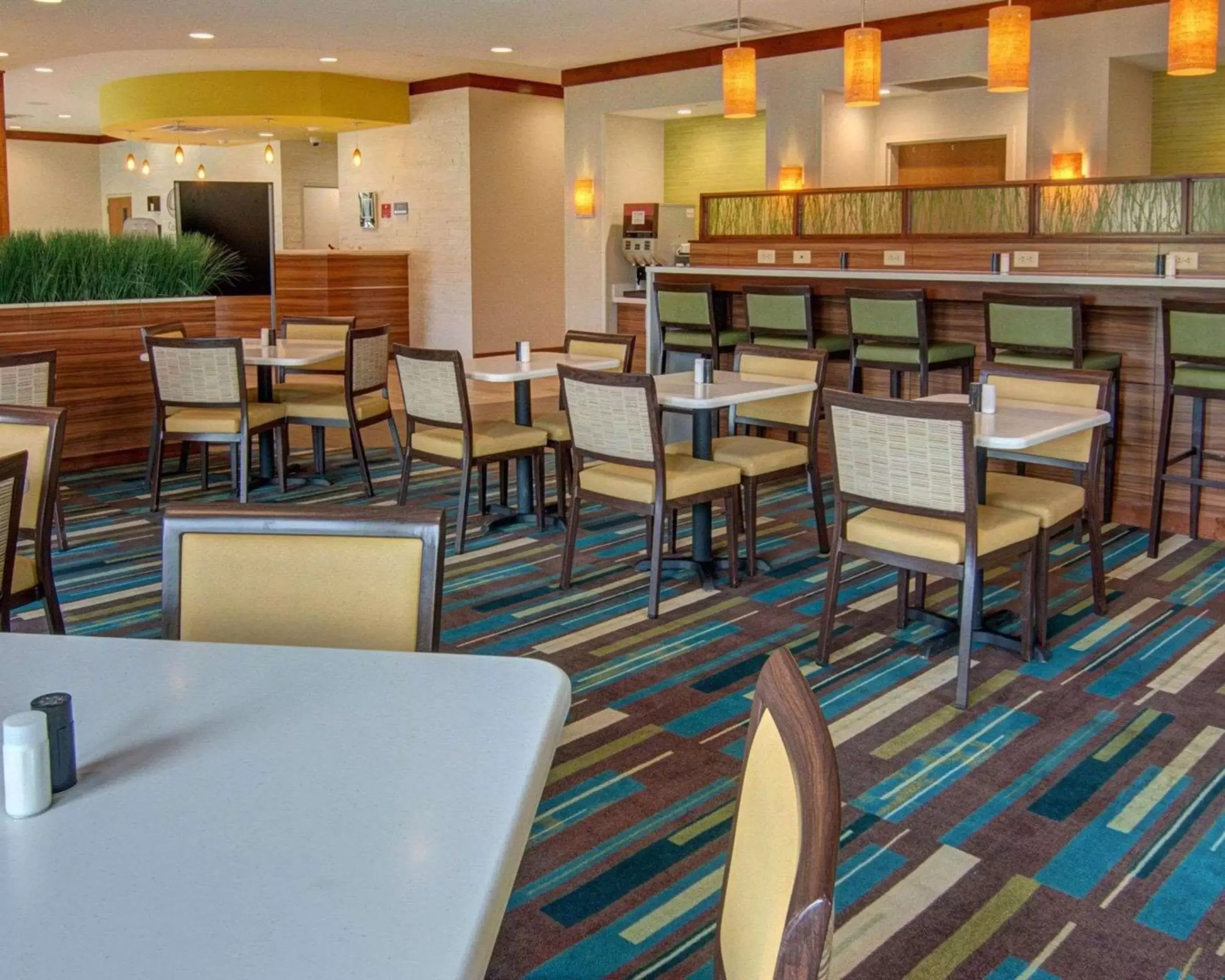 Restaurant/Places to Eat in Comfort Suites Bossier City