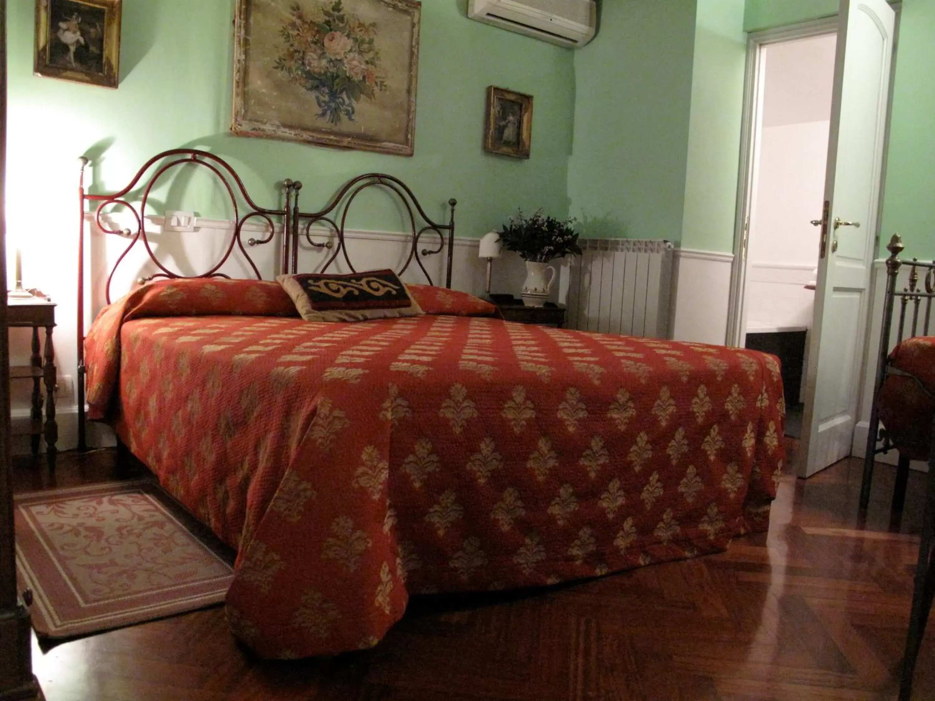 Bed in Guest House Arco Dei Tolomei
