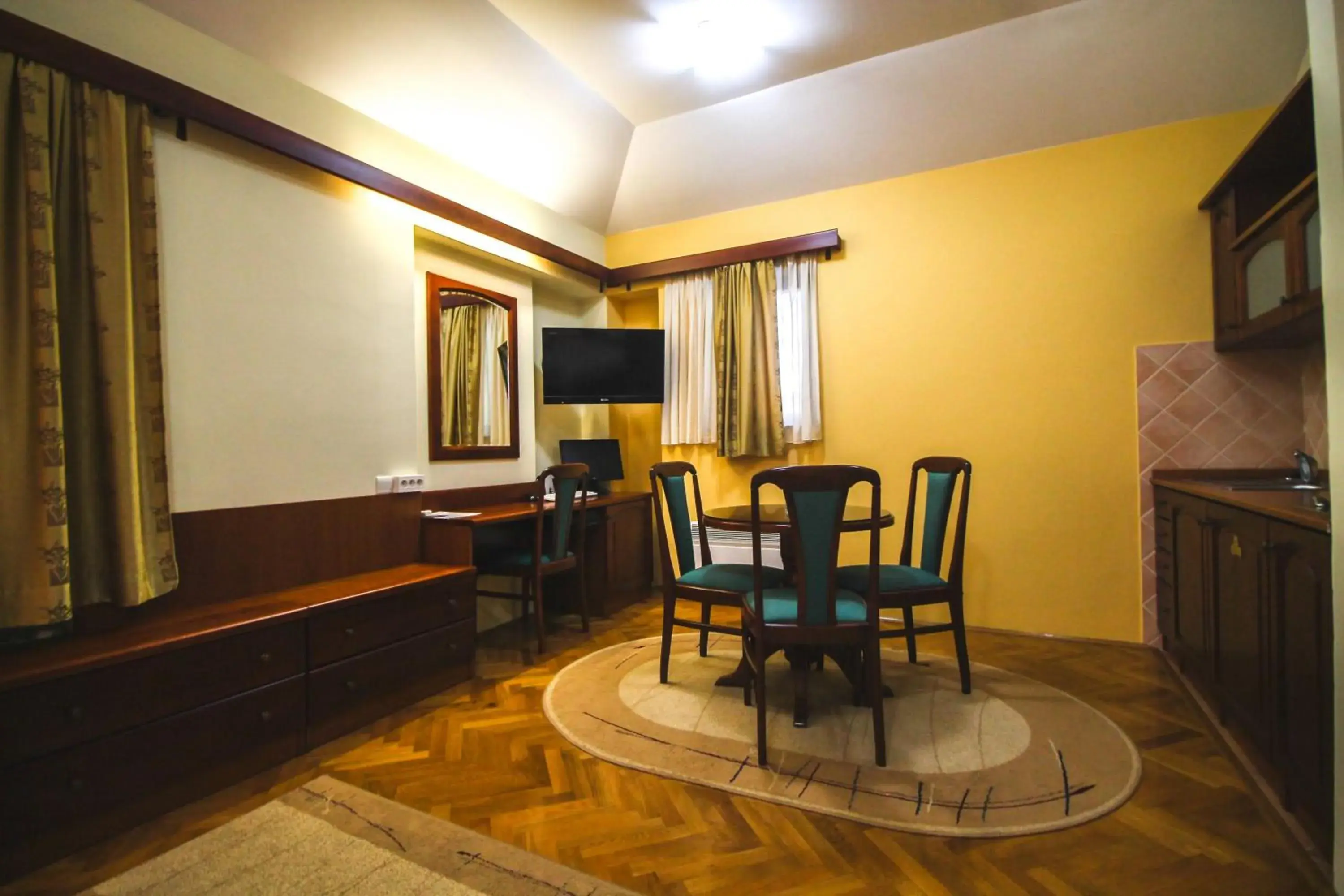 Bedroom, Dining Area in Hotel Vila Vrbas