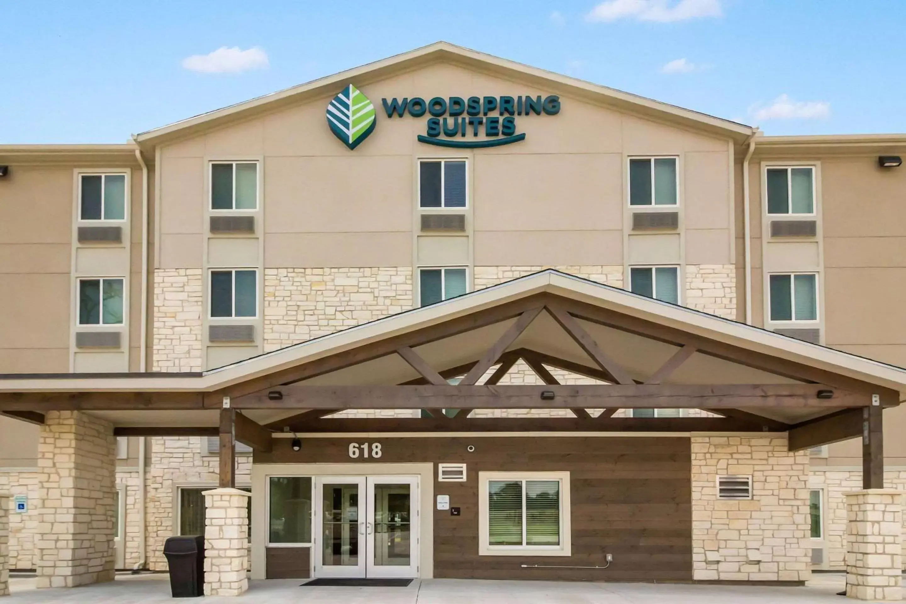 Property Building in WoodSpring Suites Lake Jackson