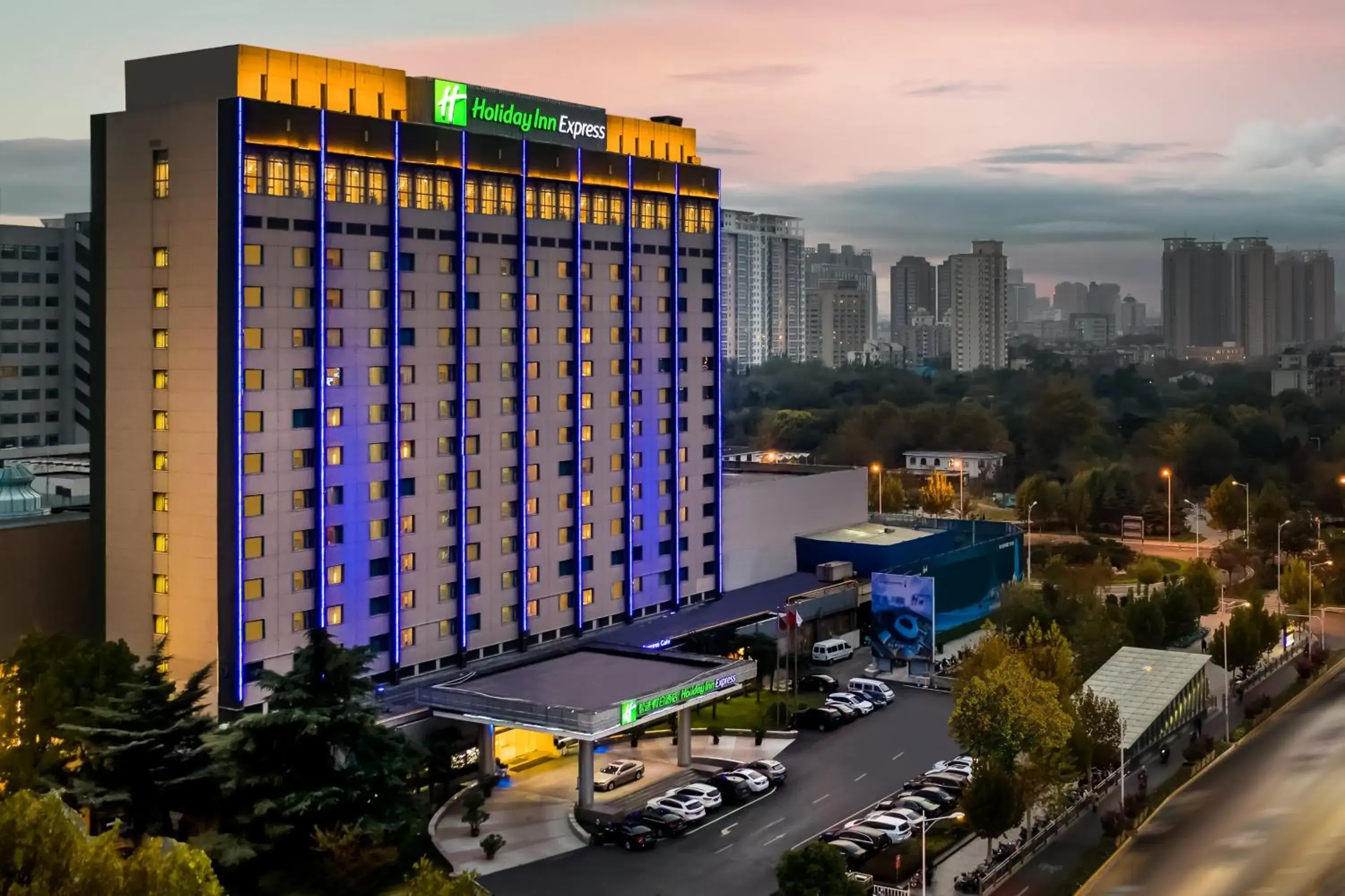 Property building in Holiday Inn Express Zhengzhou Zhongzhou, an IHG Hotel