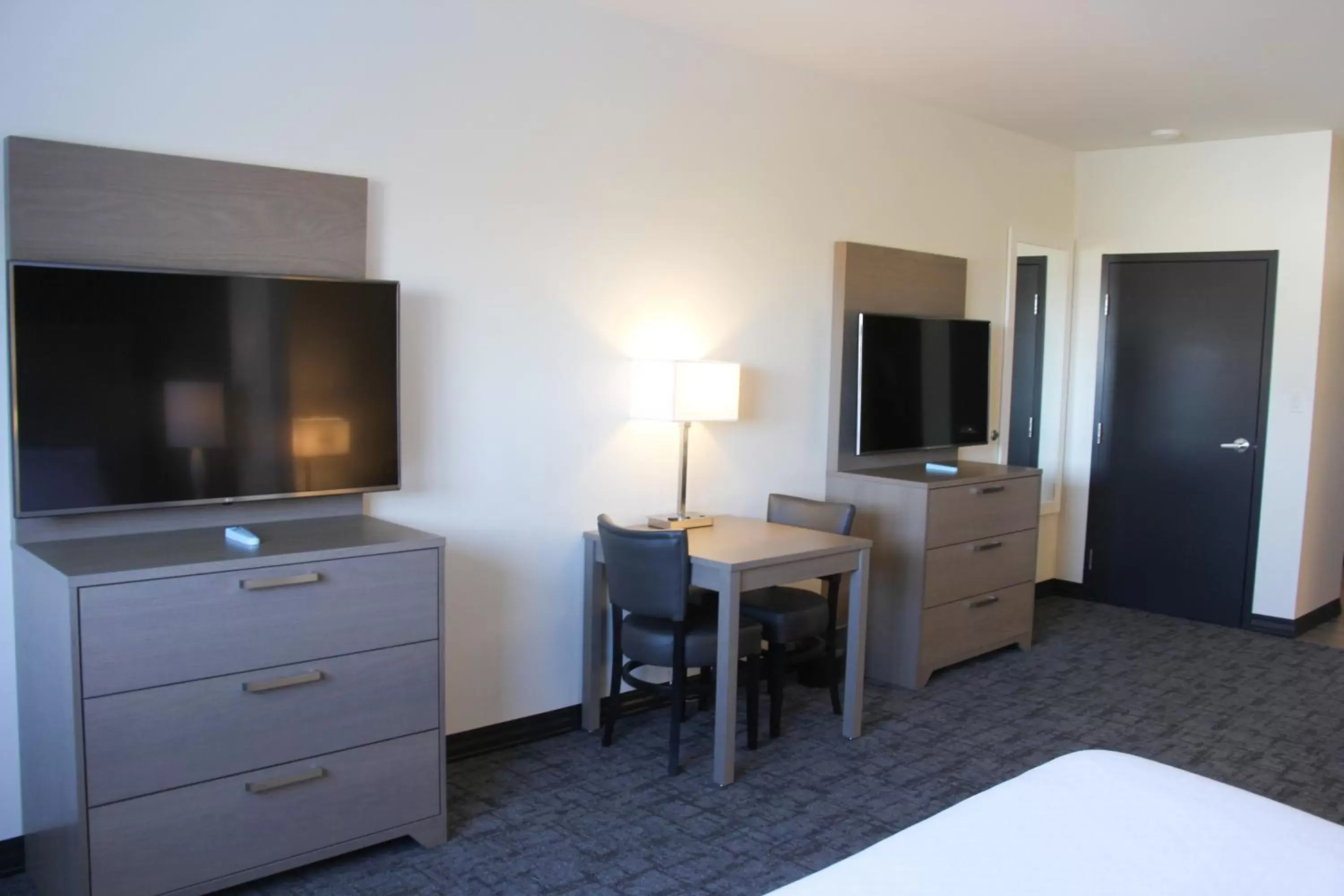 TV and multimedia, TV/Entertainment Center in Best Western Plus Winkler