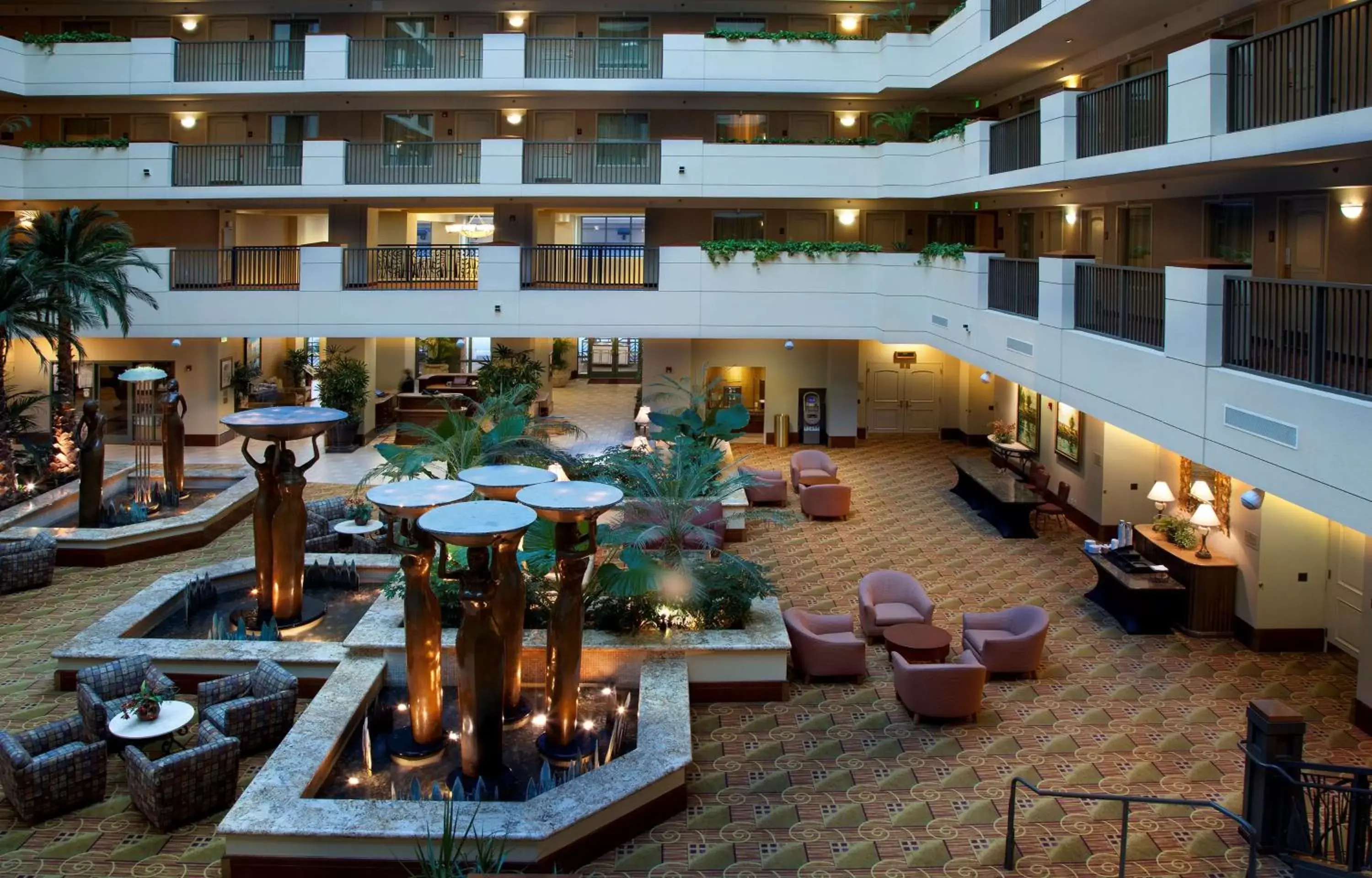 Lobby or reception in Embassy Suites by Hilton Sacramento Riverfront Promenade