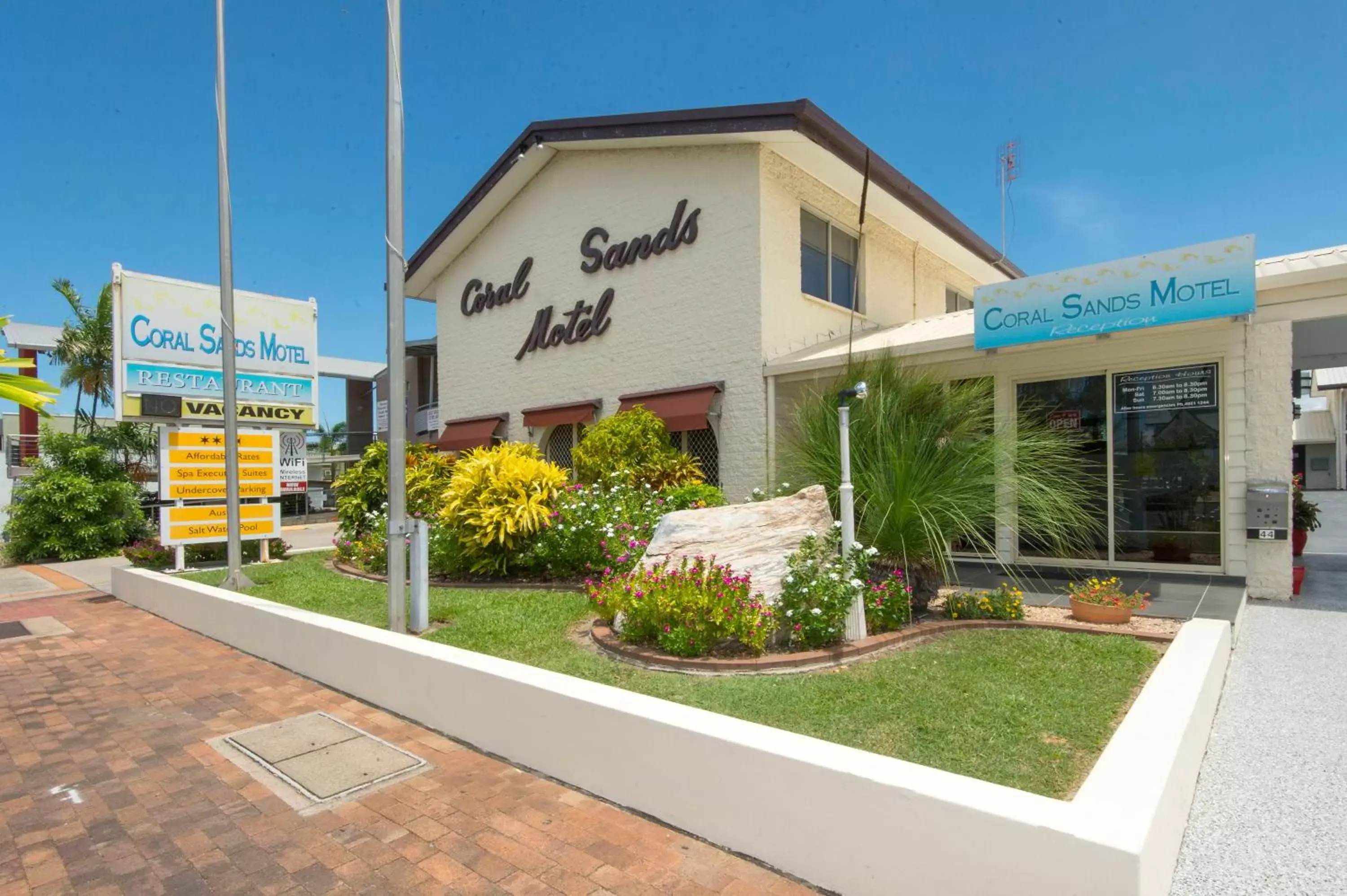 Facade/entrance, Garden in Coral Sands Motel