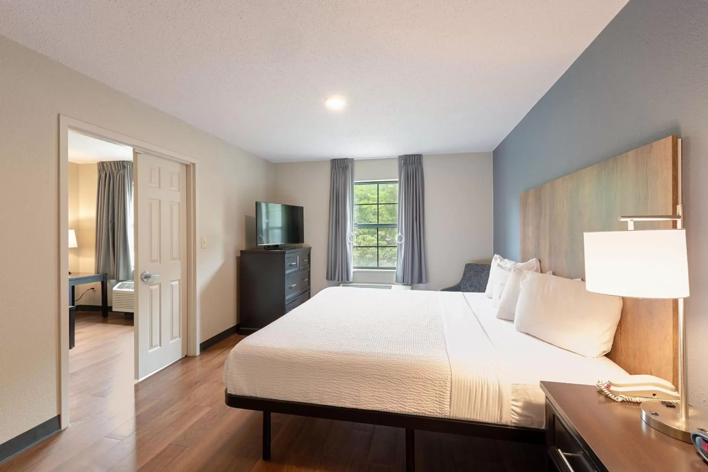 Bed in Extended Stay America Premier Suites - Charlotte - Pineville - Pineville Matthews Rd.