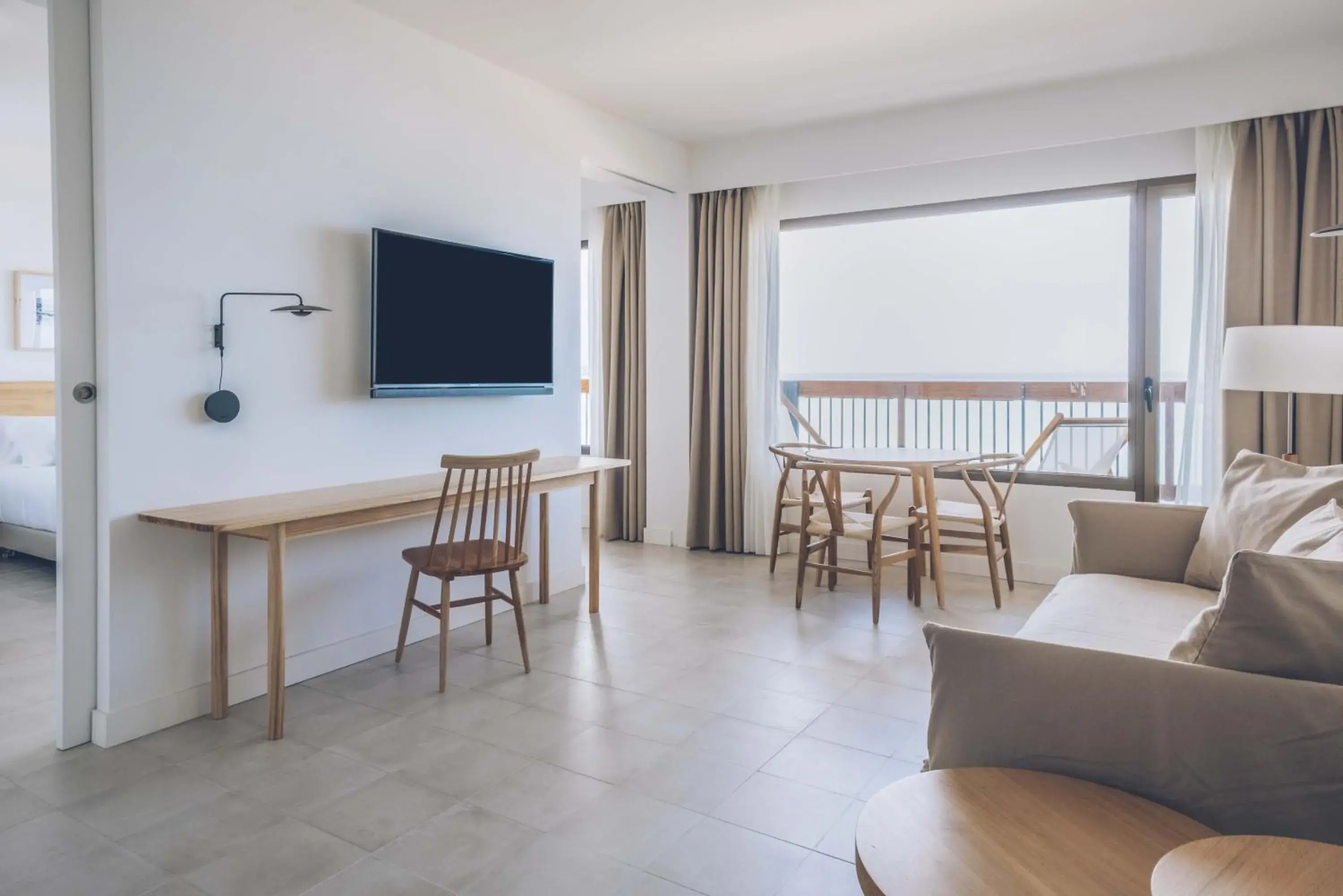 Bedroom, TV/Entertainment Center in AYA Seahotel