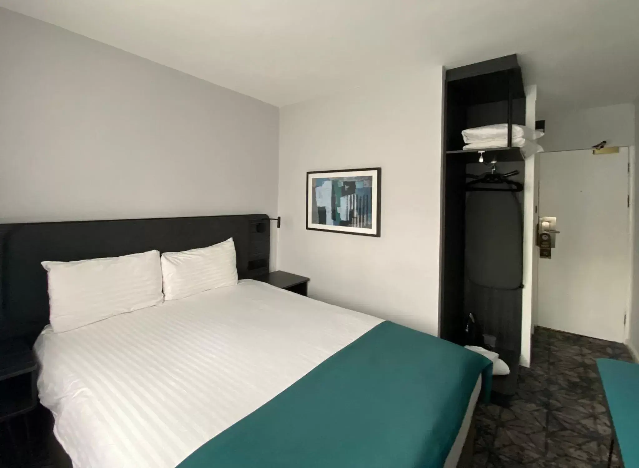 Superior Double Room in Normandy Hotel (Near Glasgow Airport)