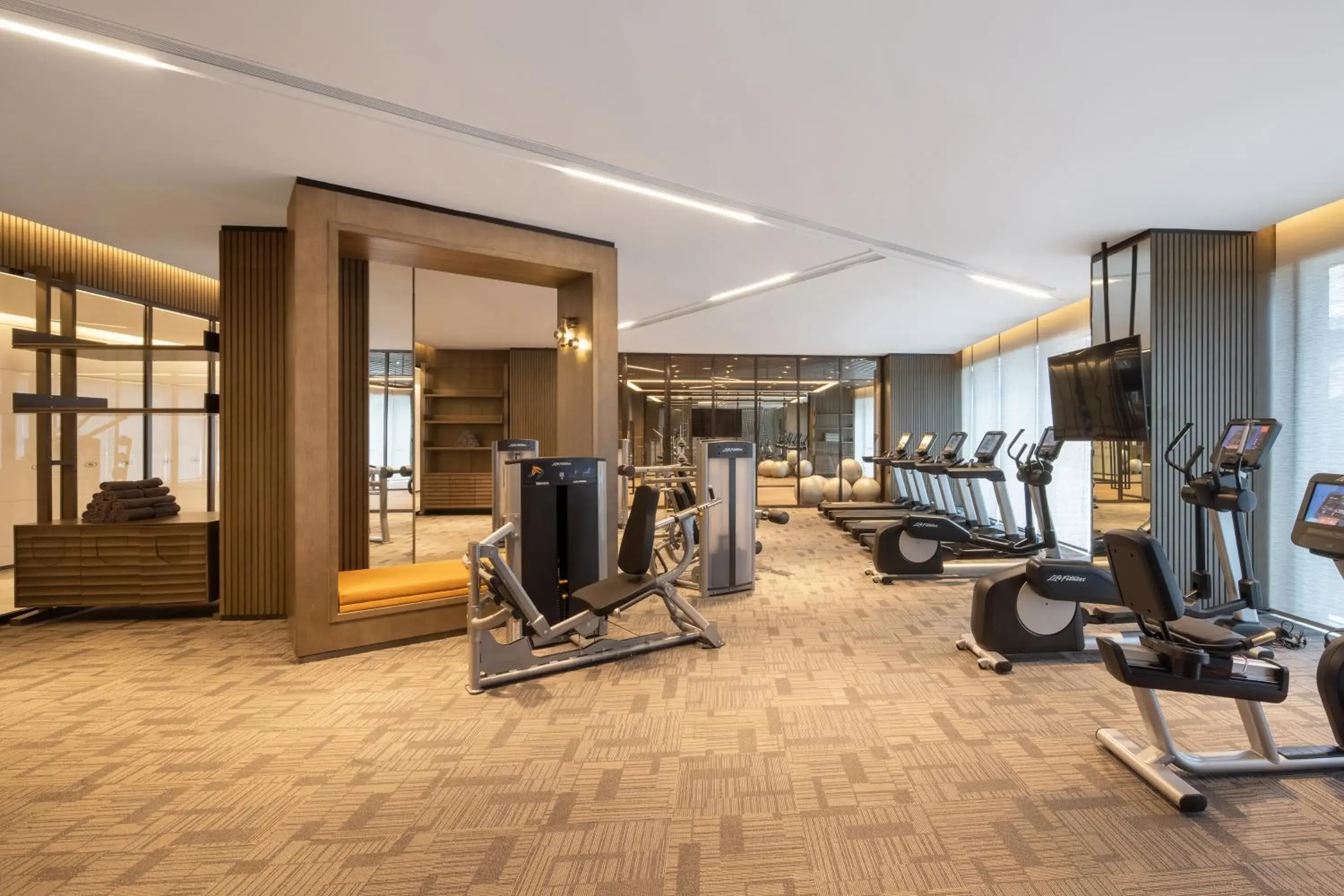 Fitness centre/facilities, Fitness Center/Facilities in Crowne Plaza Qingdao Jinshui, an IHG Hotel