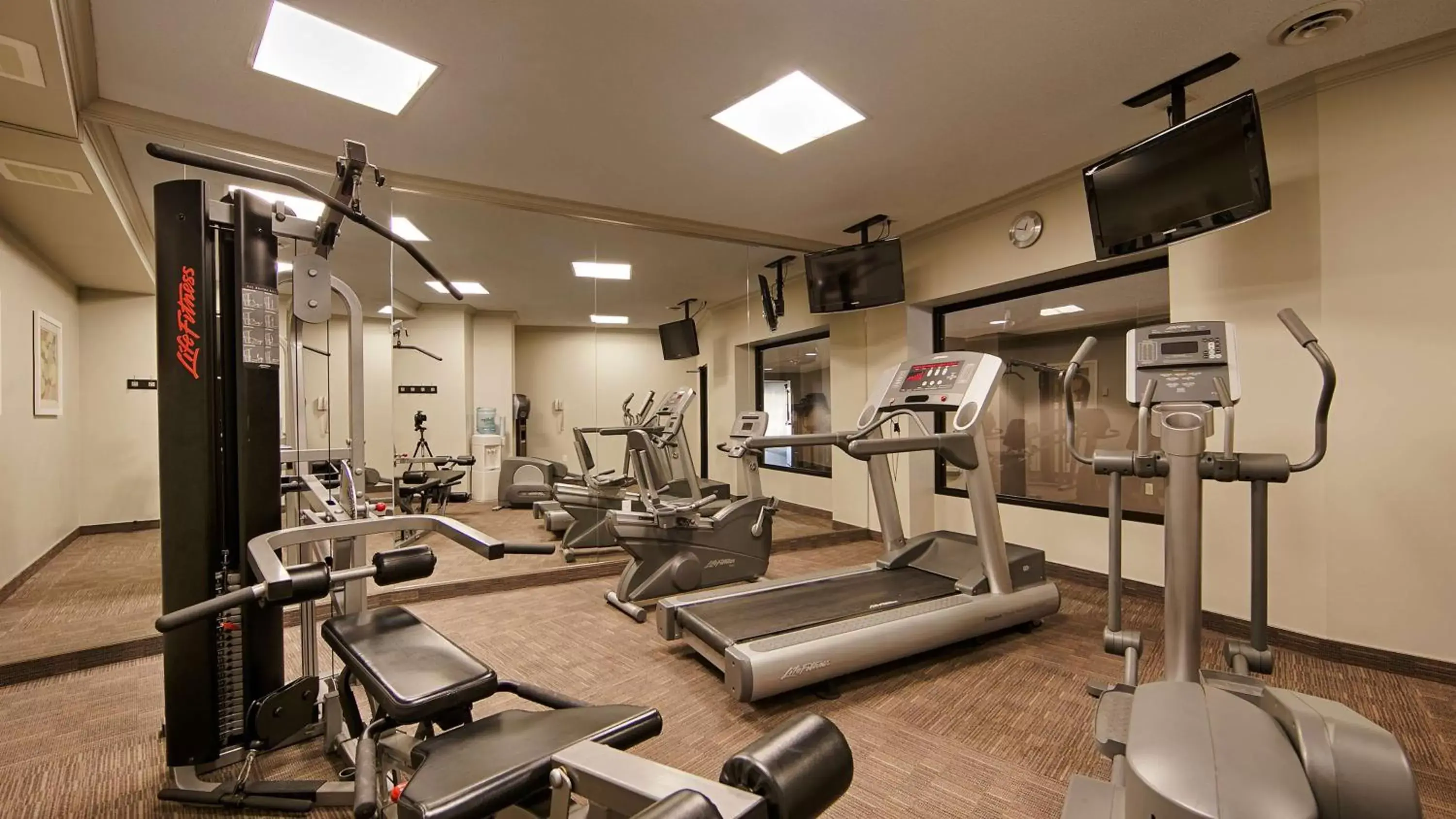 Fitness centre/facilities in Best Western Plus Guildwood Inn Fitness centre/facilities in Best Western Plus Guildwood Inn