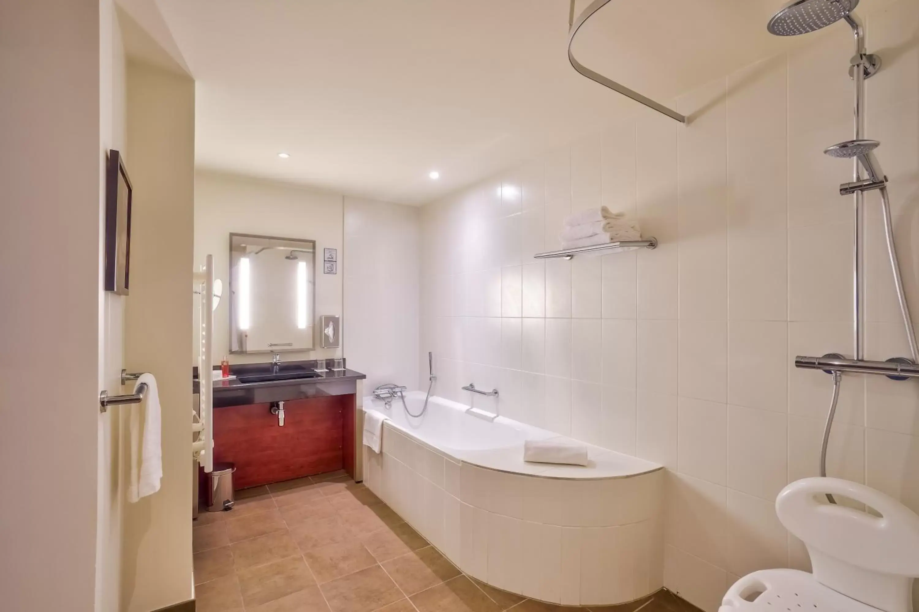 Bathroom in Zenitude Relais & Spa - Paris Charles de Gaulle