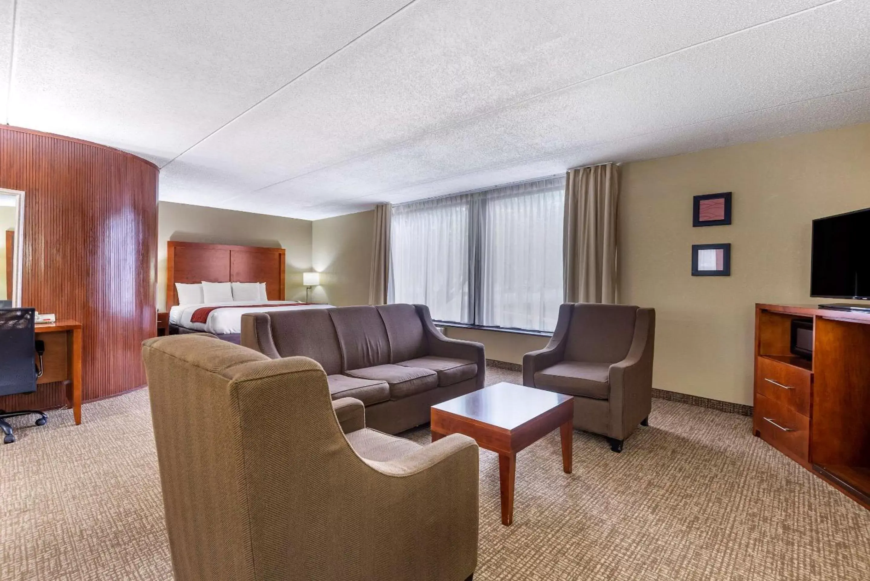 Photo of the whole room, Seating Area in Comfort Inn Matthews / Charlotte
