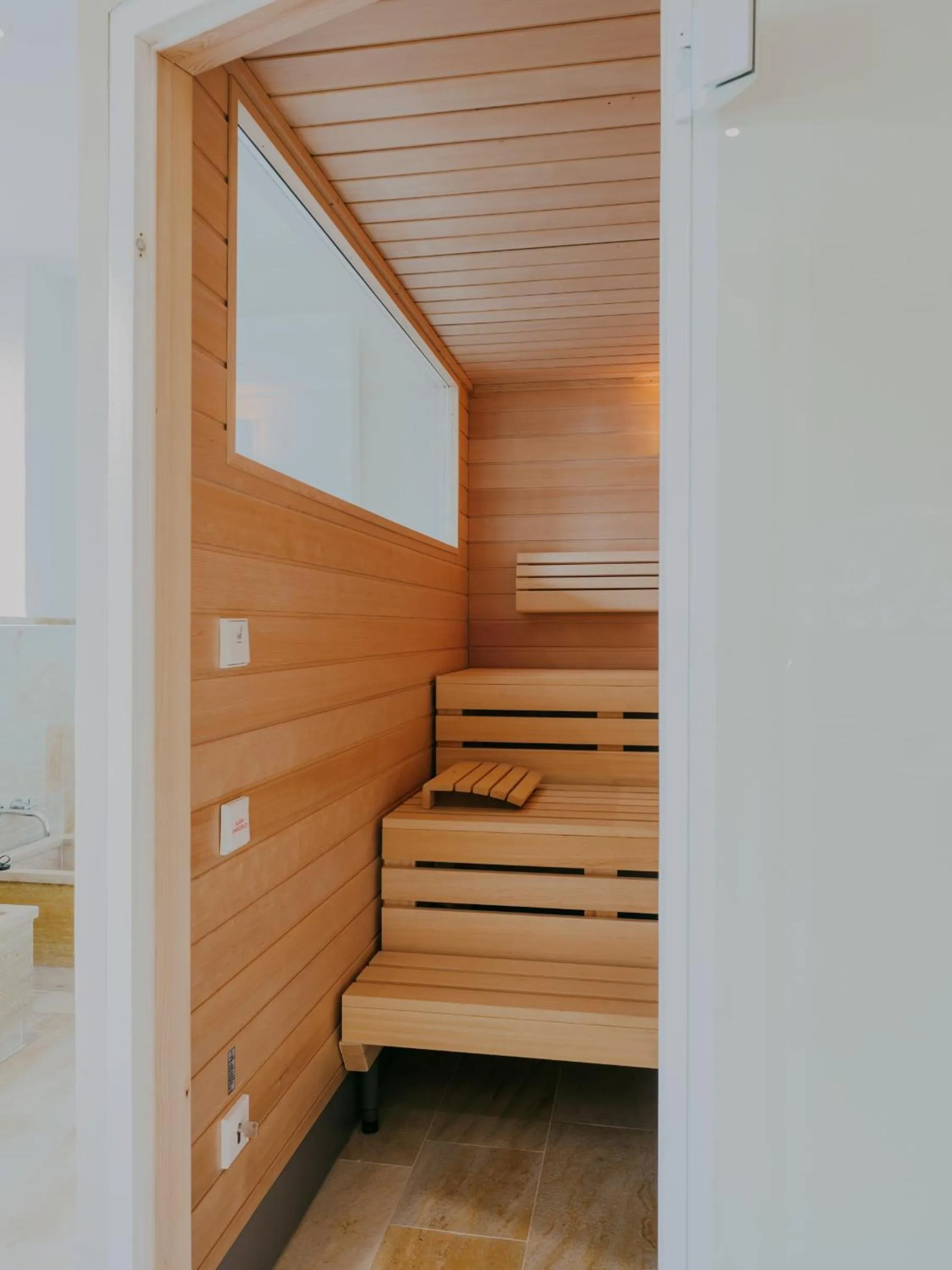 Sauna, Bed in Bad Hotel Überlingen
