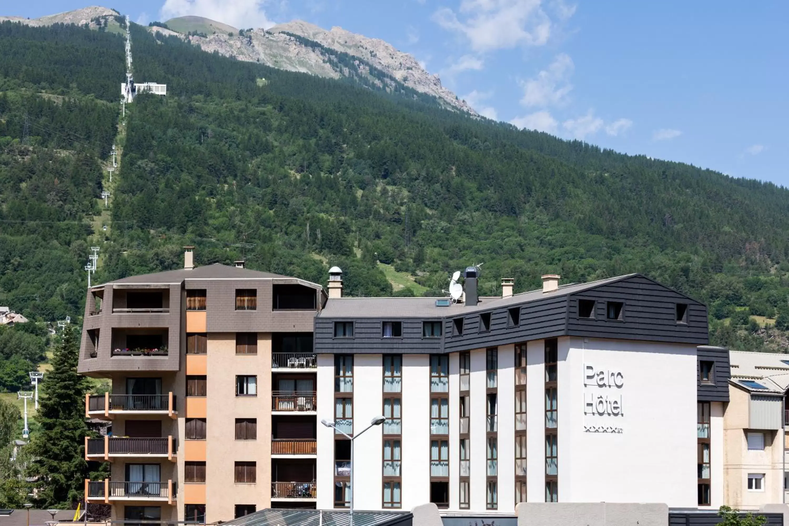 Property Building in SOWELL HOTELS Le Parc & Spa