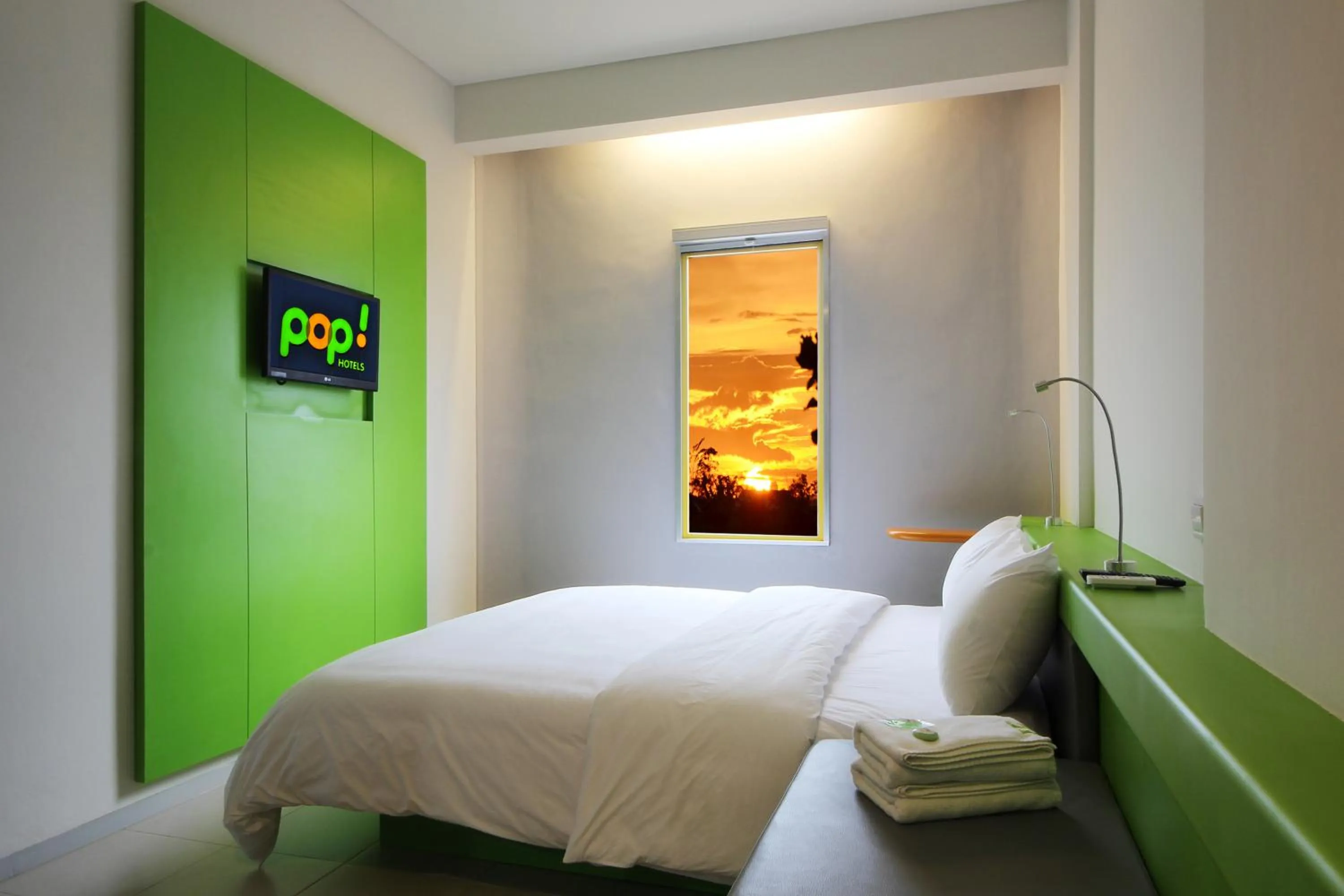 Bed in POP! Hotel BSD City Tangerang