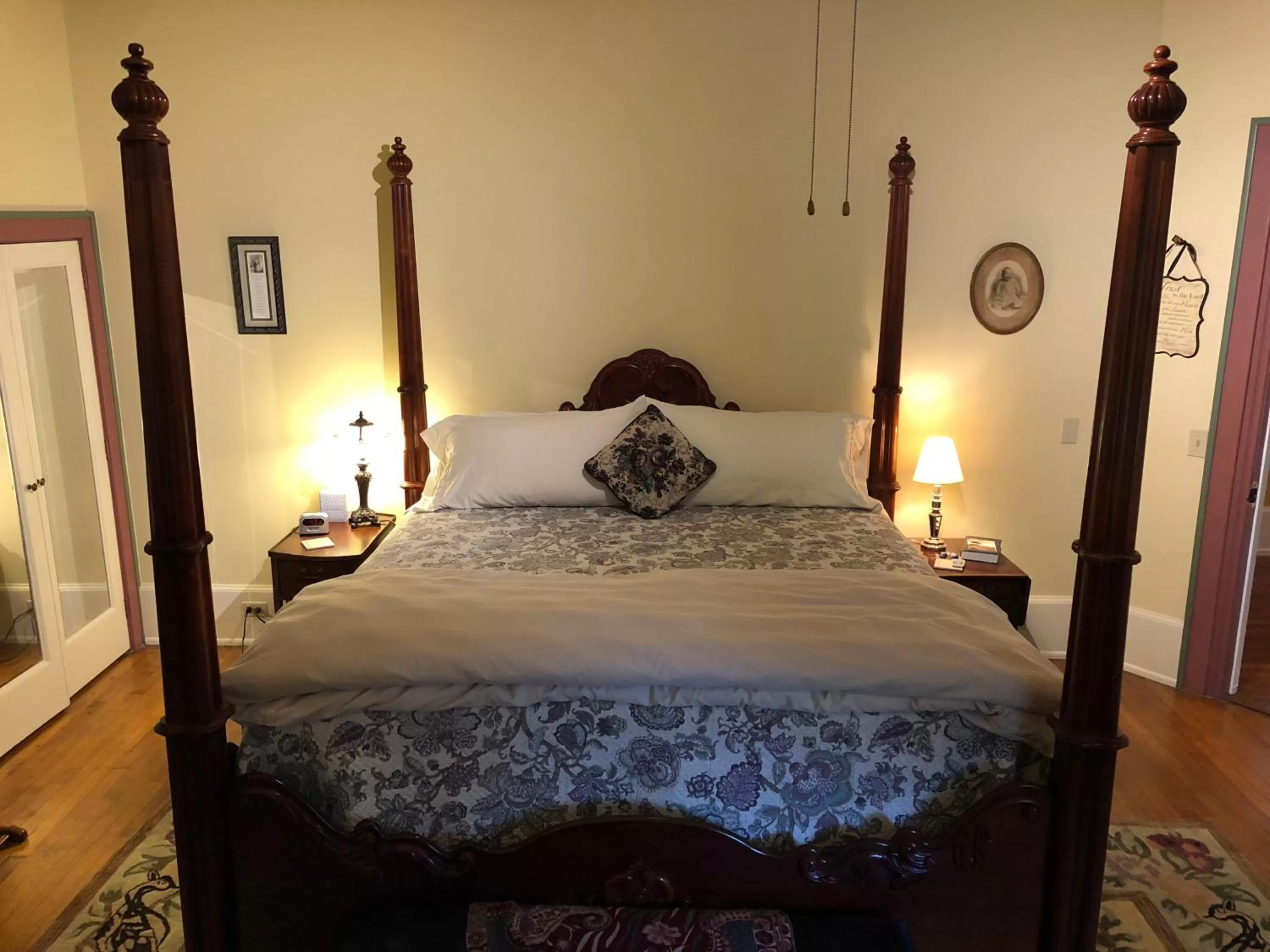 Bedroom, Bed in The Parsonage Inn B&B